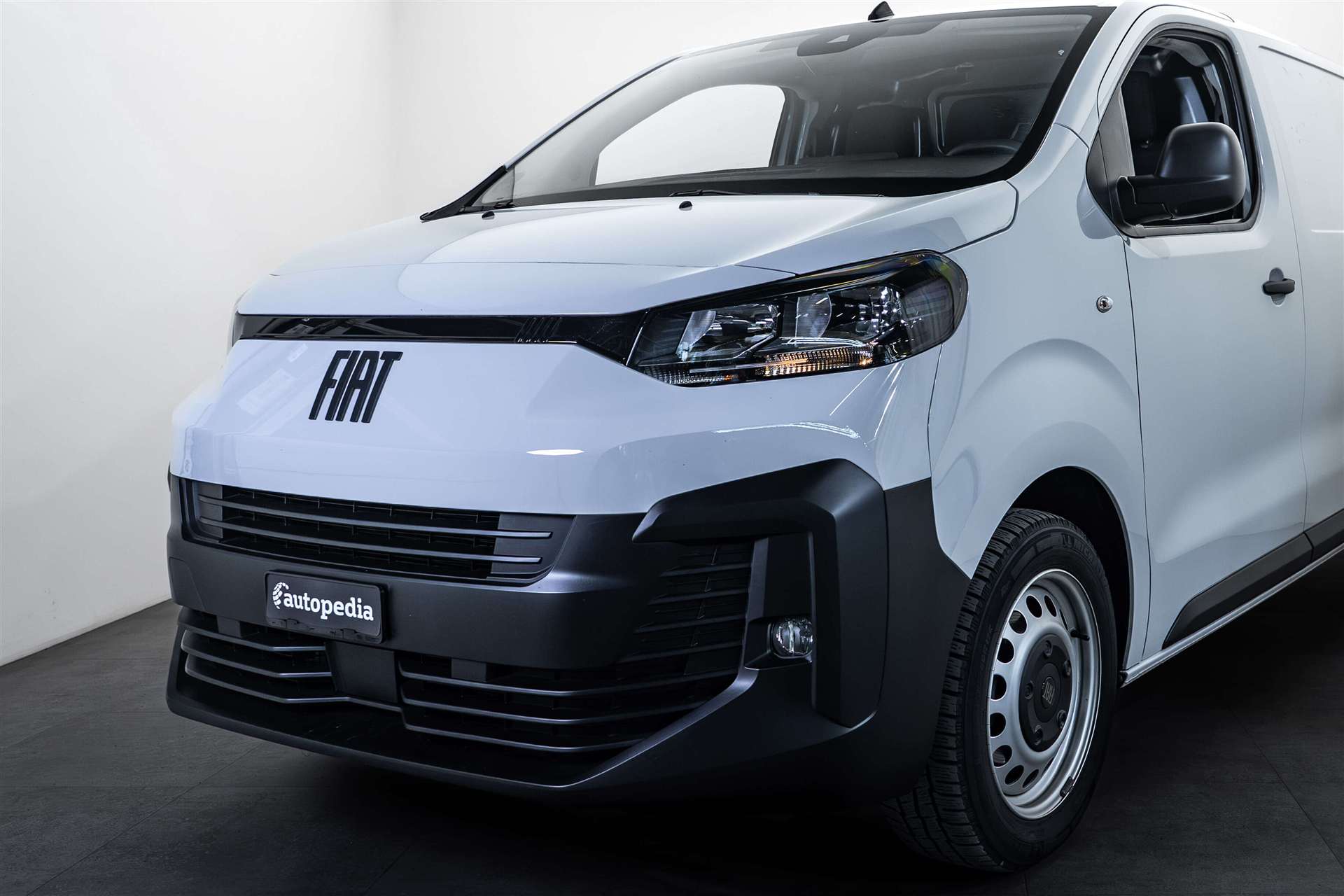 FIAT Scudo 2.0 BlueHDi L2 3-Plätzer EAT-Automat-showroom-element-1