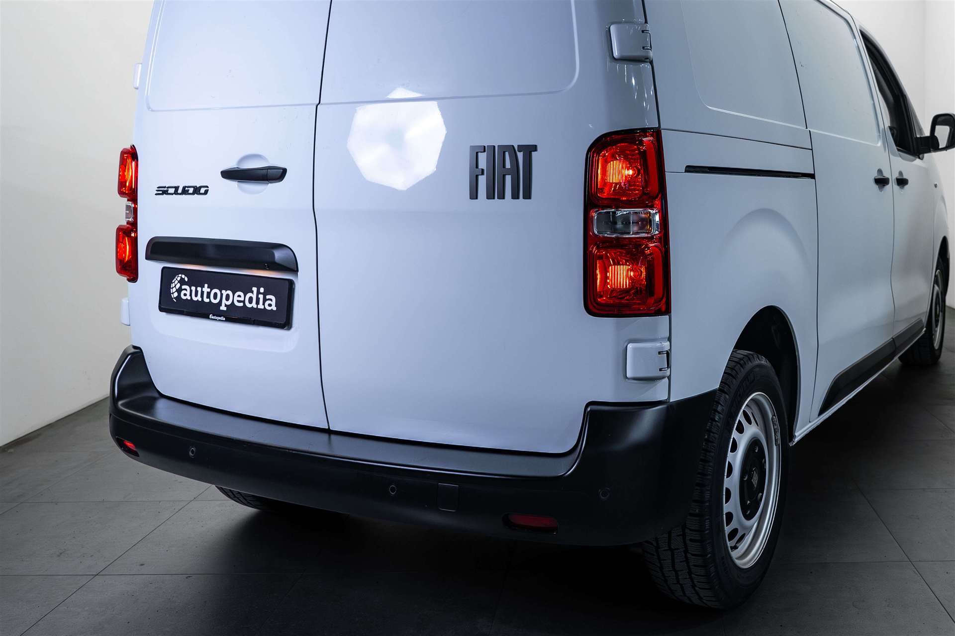 FIAT Scudo 2.0 BlueHDi L2 3-Plätzer EAT-Automat-showroom-element-3