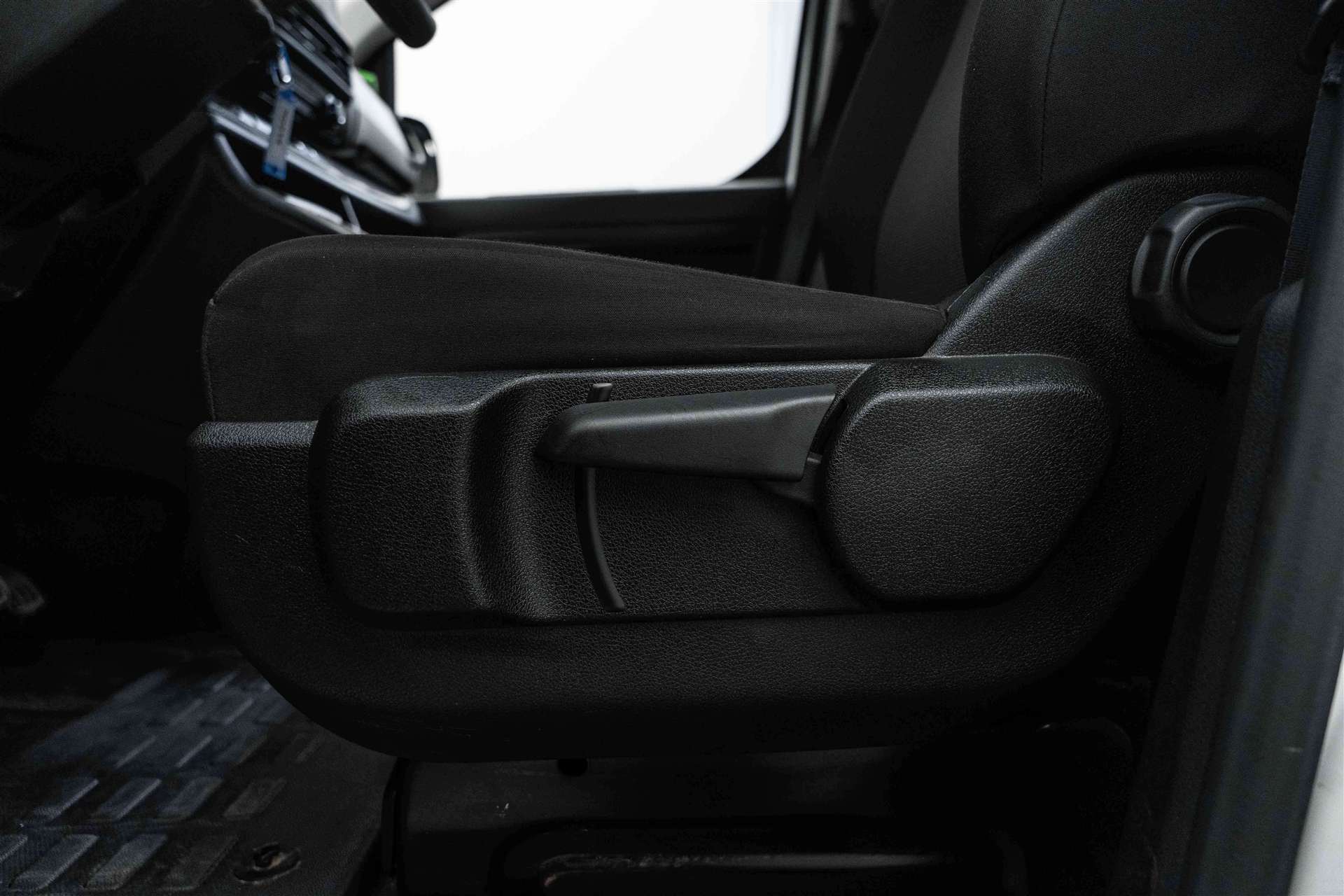 FIAT Scudo 2.0 BlueHDi L2 3-Plätzer EAT-Automat-image-11
