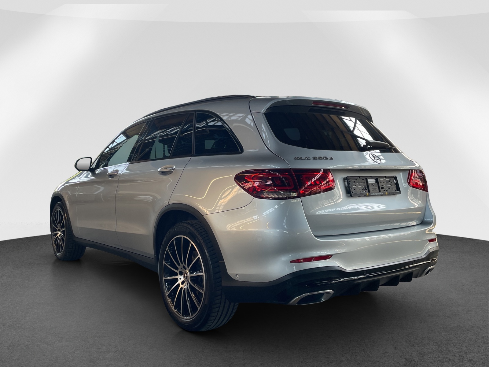 MERCEDES-BENZ GLC 220 d AMG Line 4m-showroom-element-3