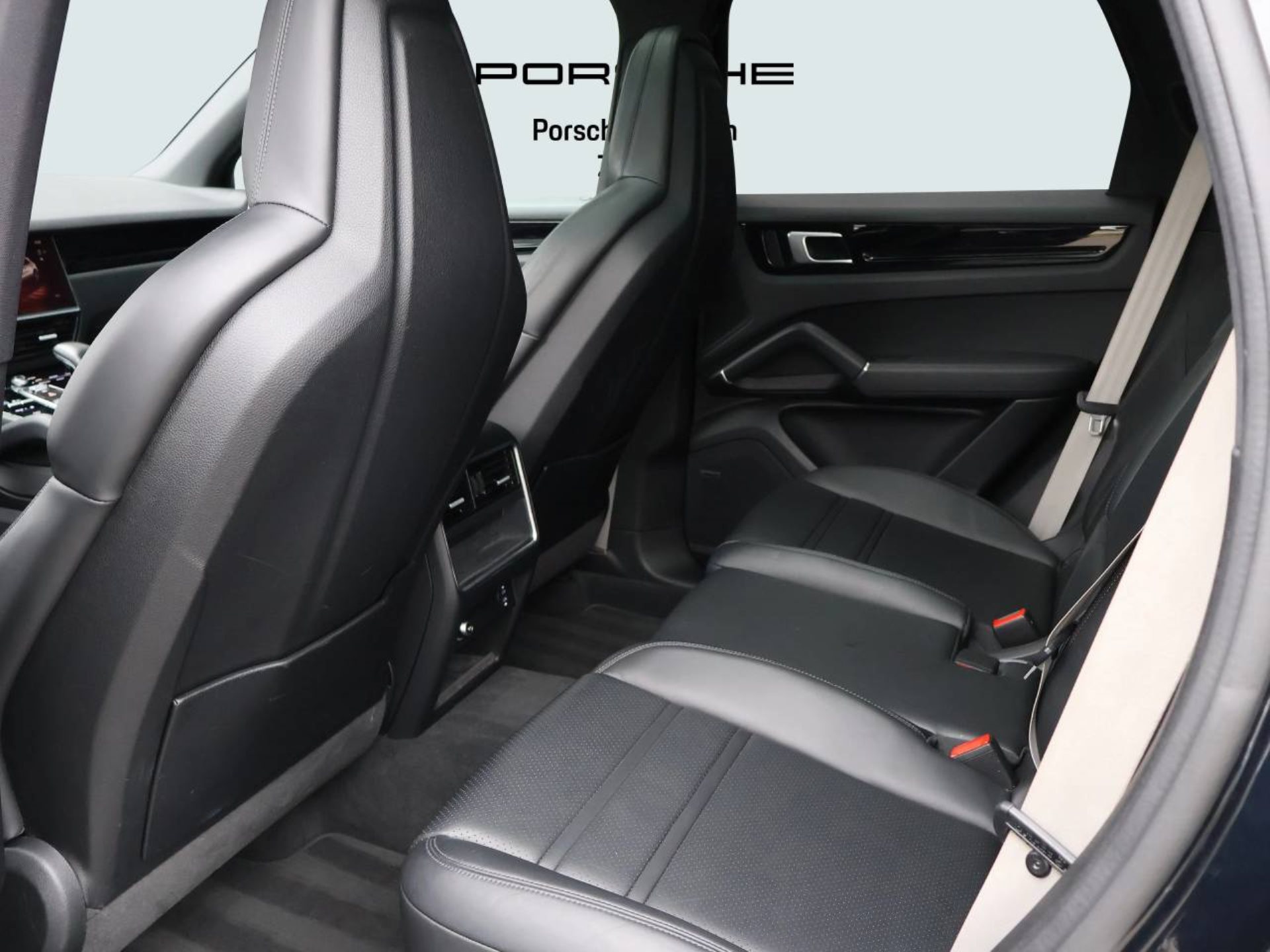 PORSCHE Cayenne E-Hybrid Platinum Edition-image-18