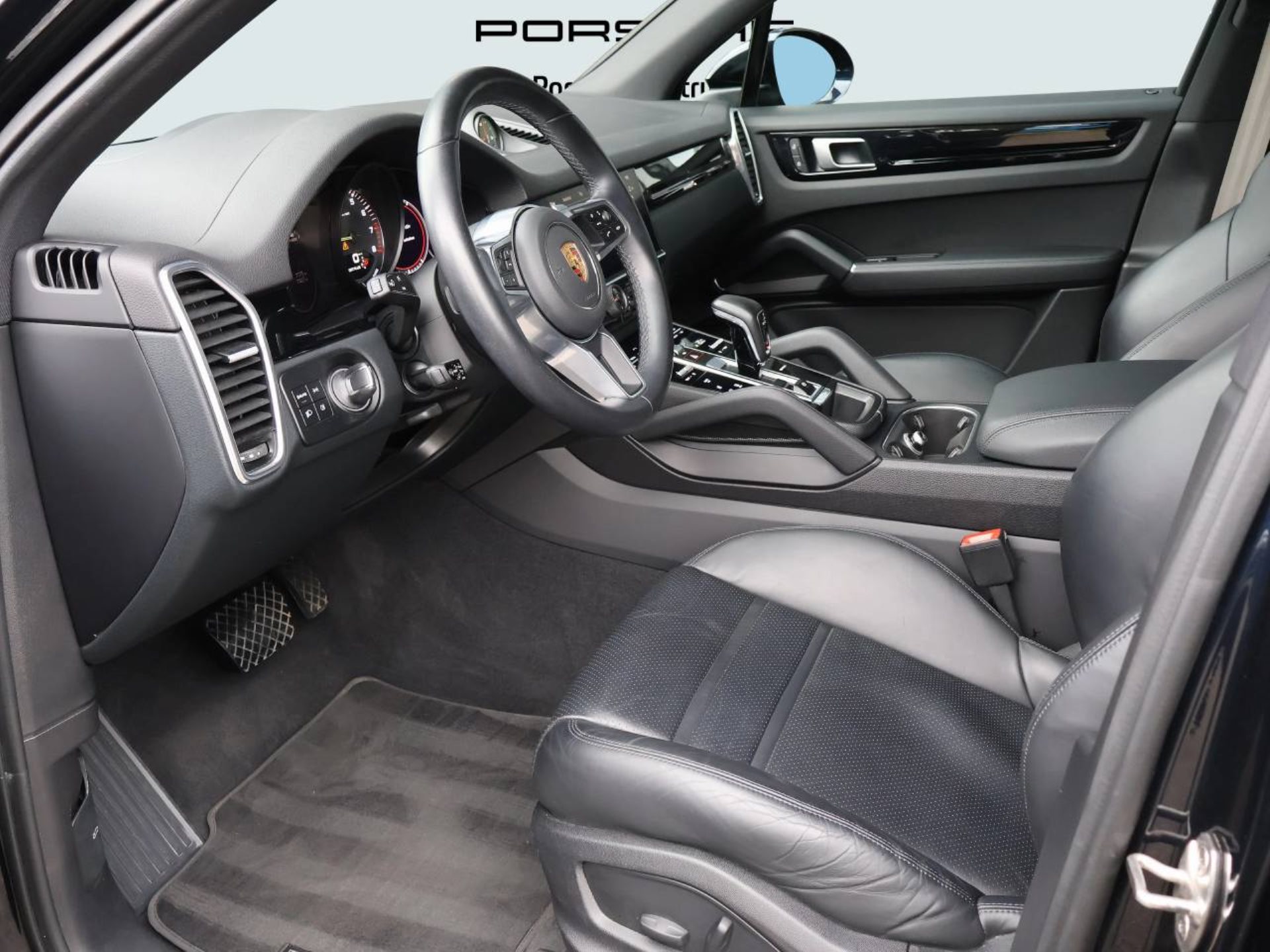 PORSCHE Cayenne E-Hybrid Platinum Edition-showroom-element-3