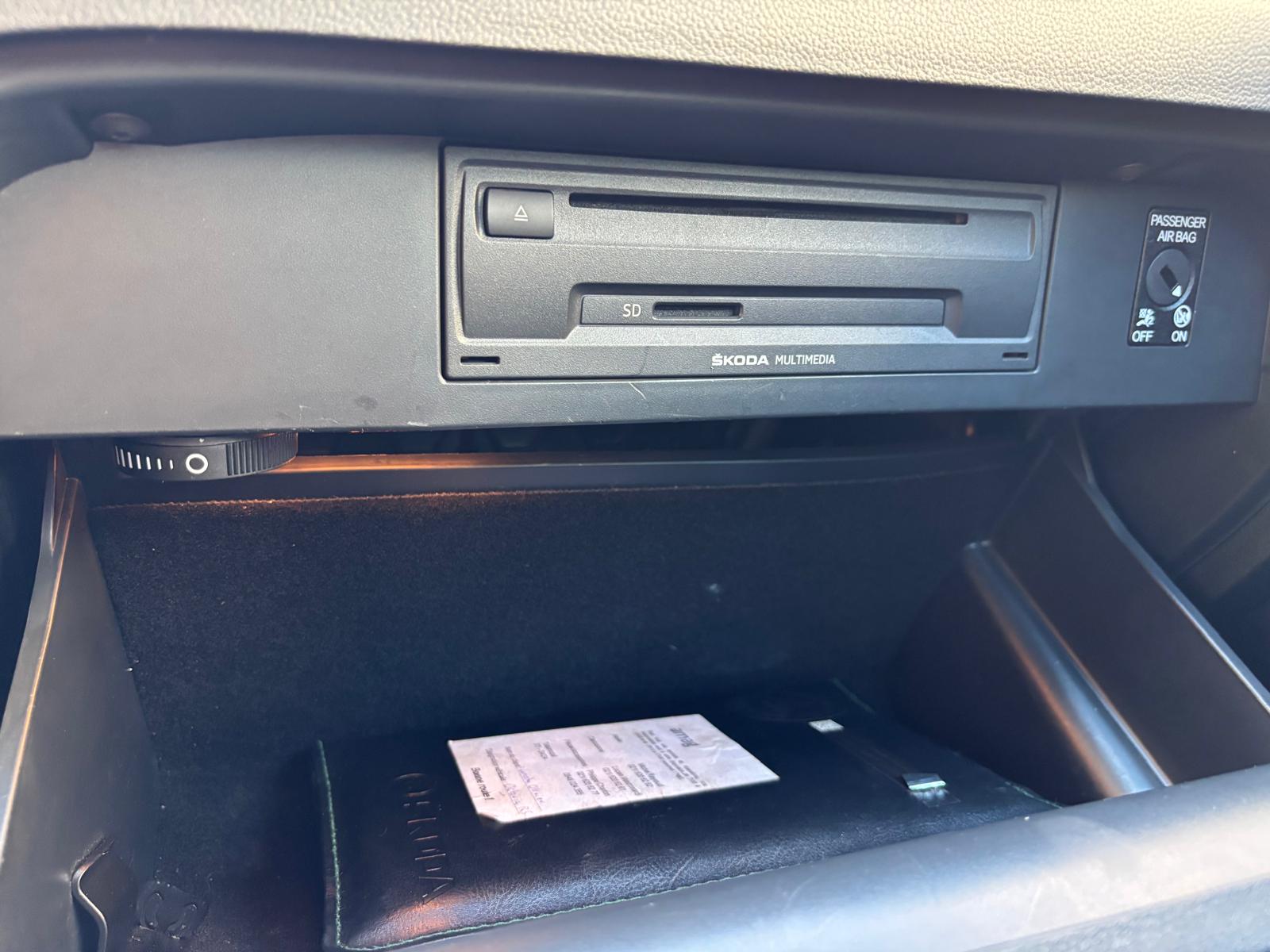 SKODA Octavia Combi 2.0 TSI RS DSG-image-15