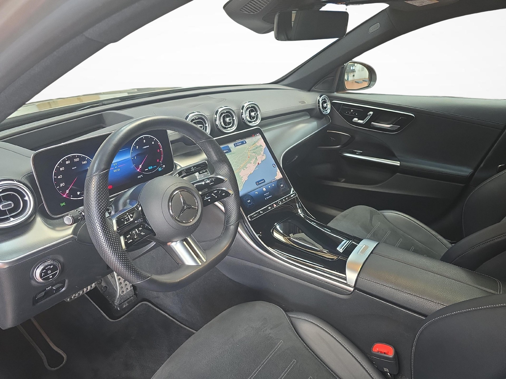 MERCEDES-BENZ C 220 d 4MATIC Swiss Star T-Modell AMG Line-image-4