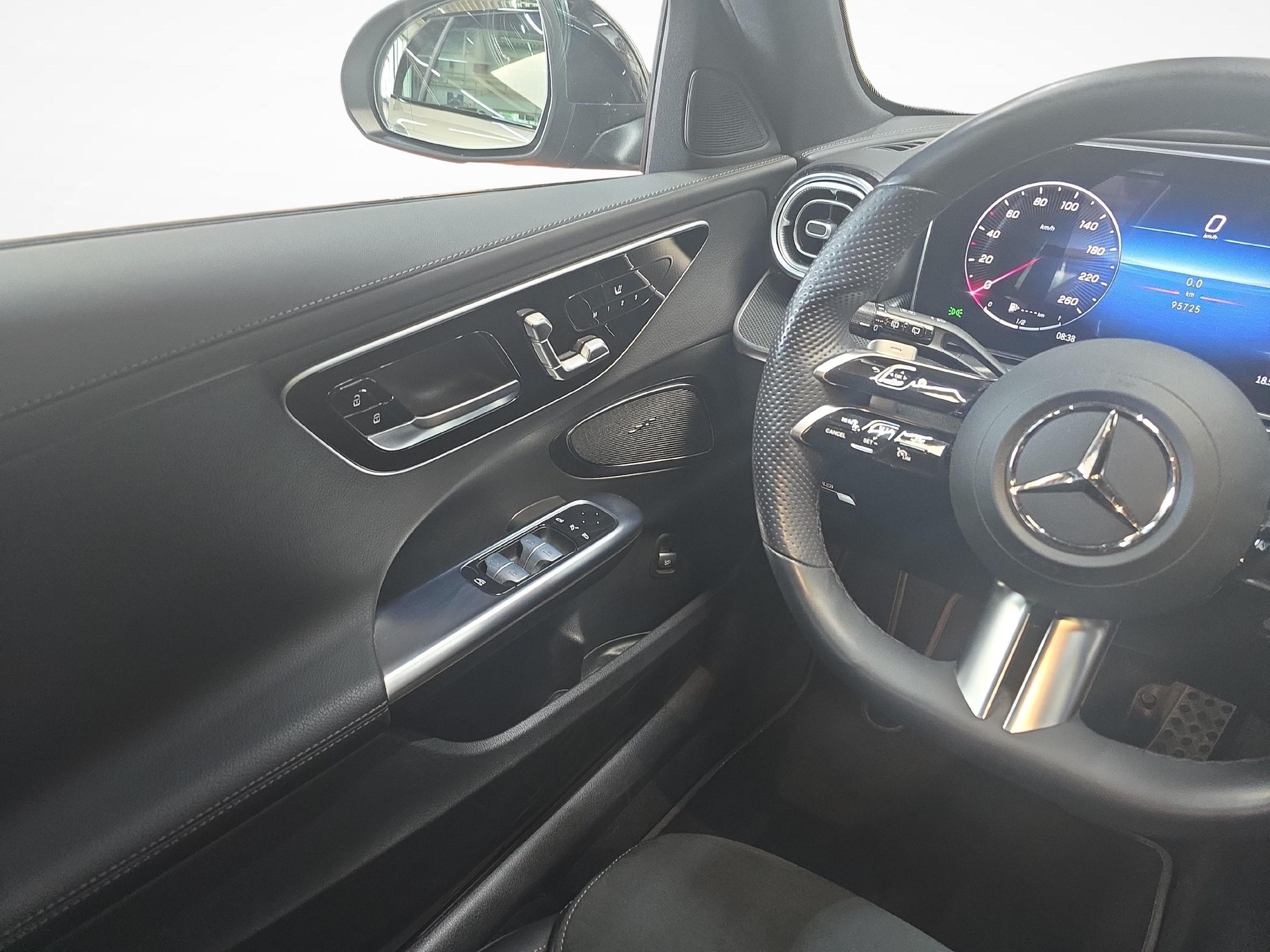 MERCEDES-BENZ C 220 d 4MATIC Swiss Star T-Modell AMG Line-image-7