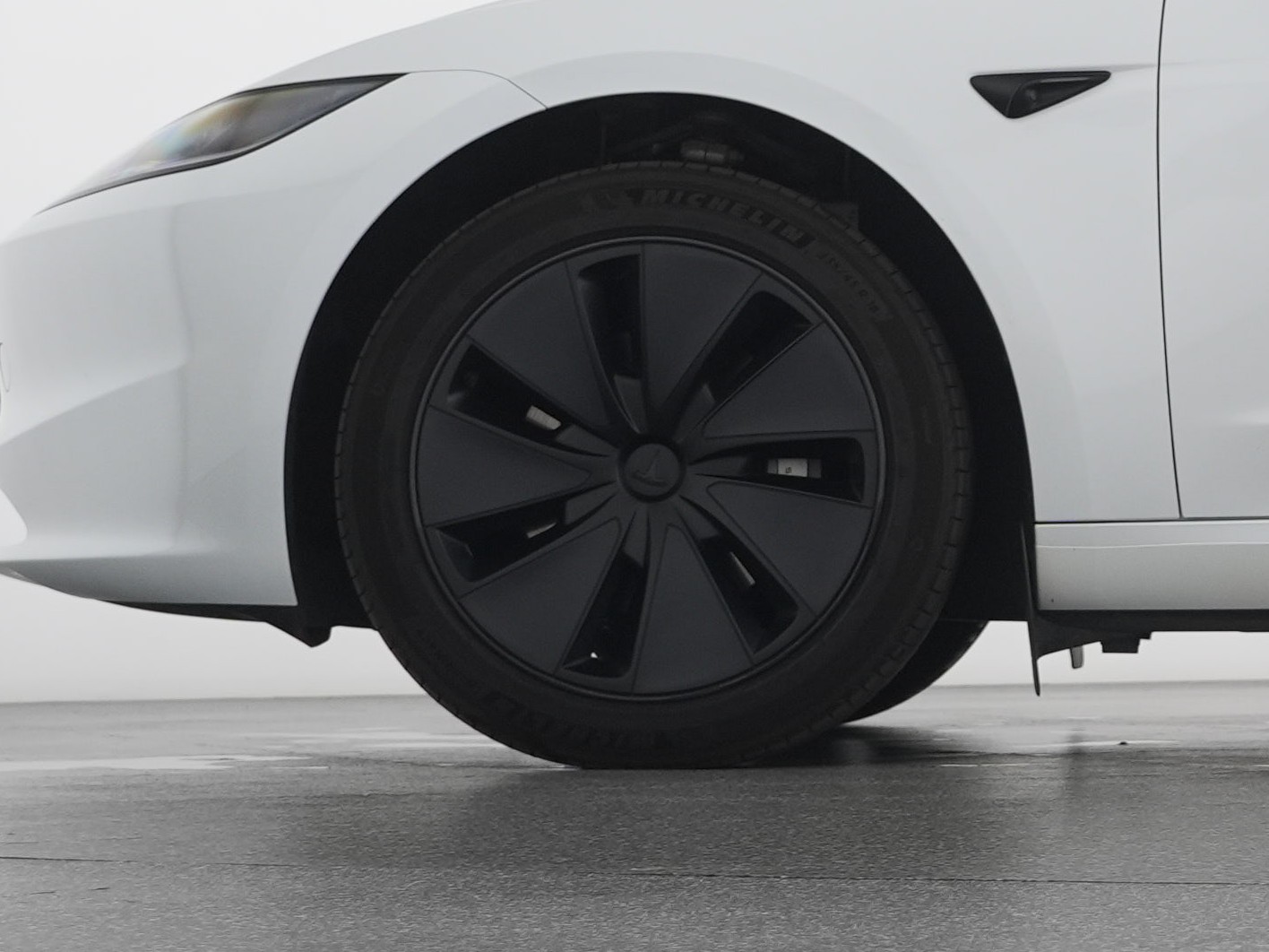TESLA Model 3 RWD-image-4