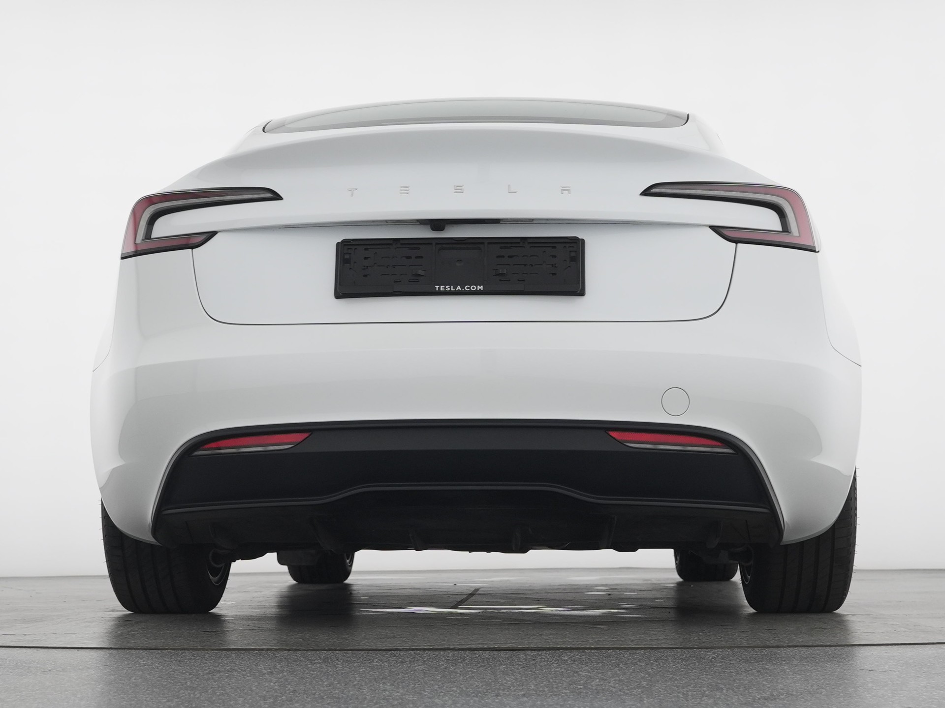TESLA Model 3 RWD-showroom-element-3