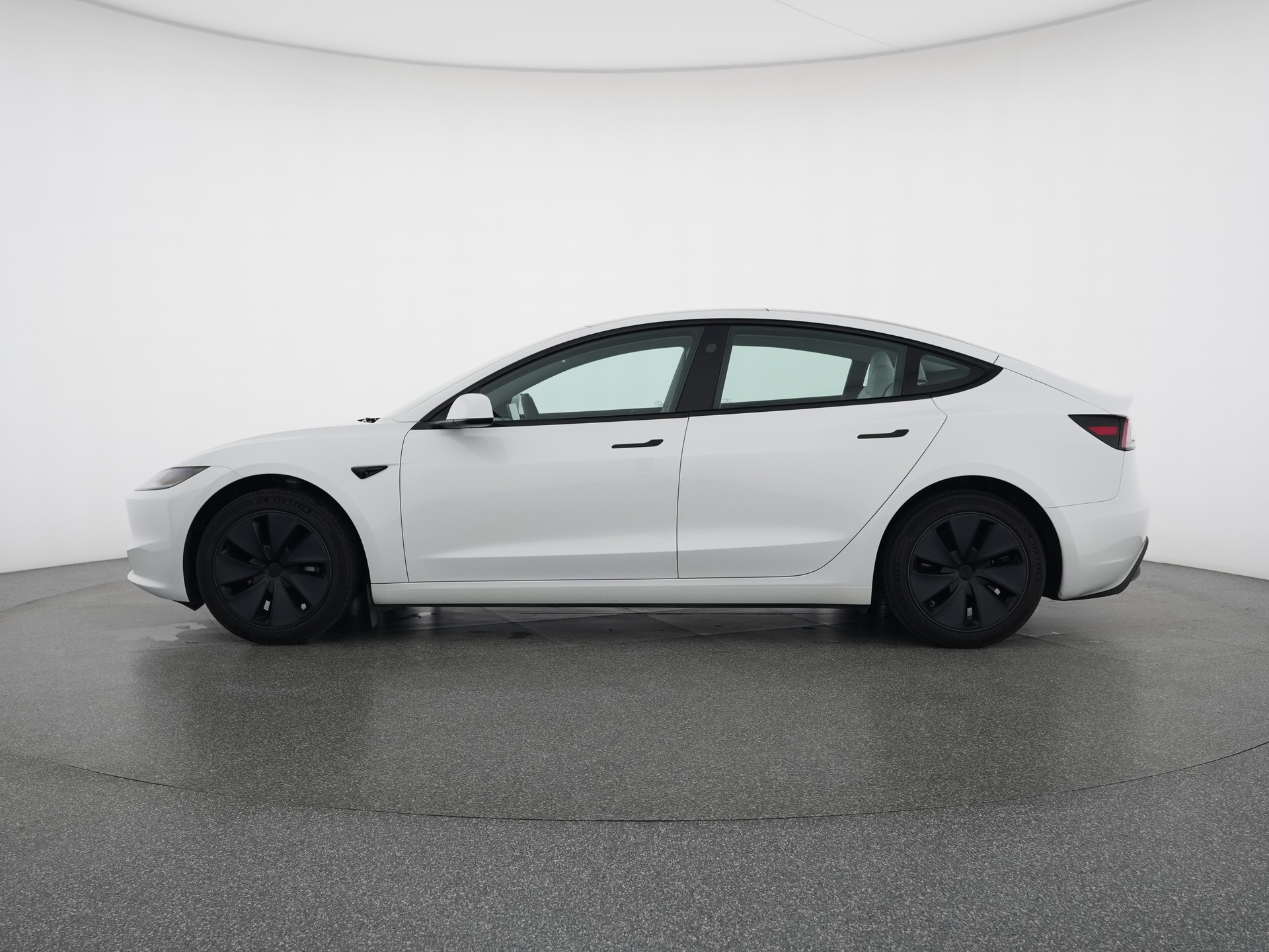 TESLA Model 3 RWD-showroom-element-2