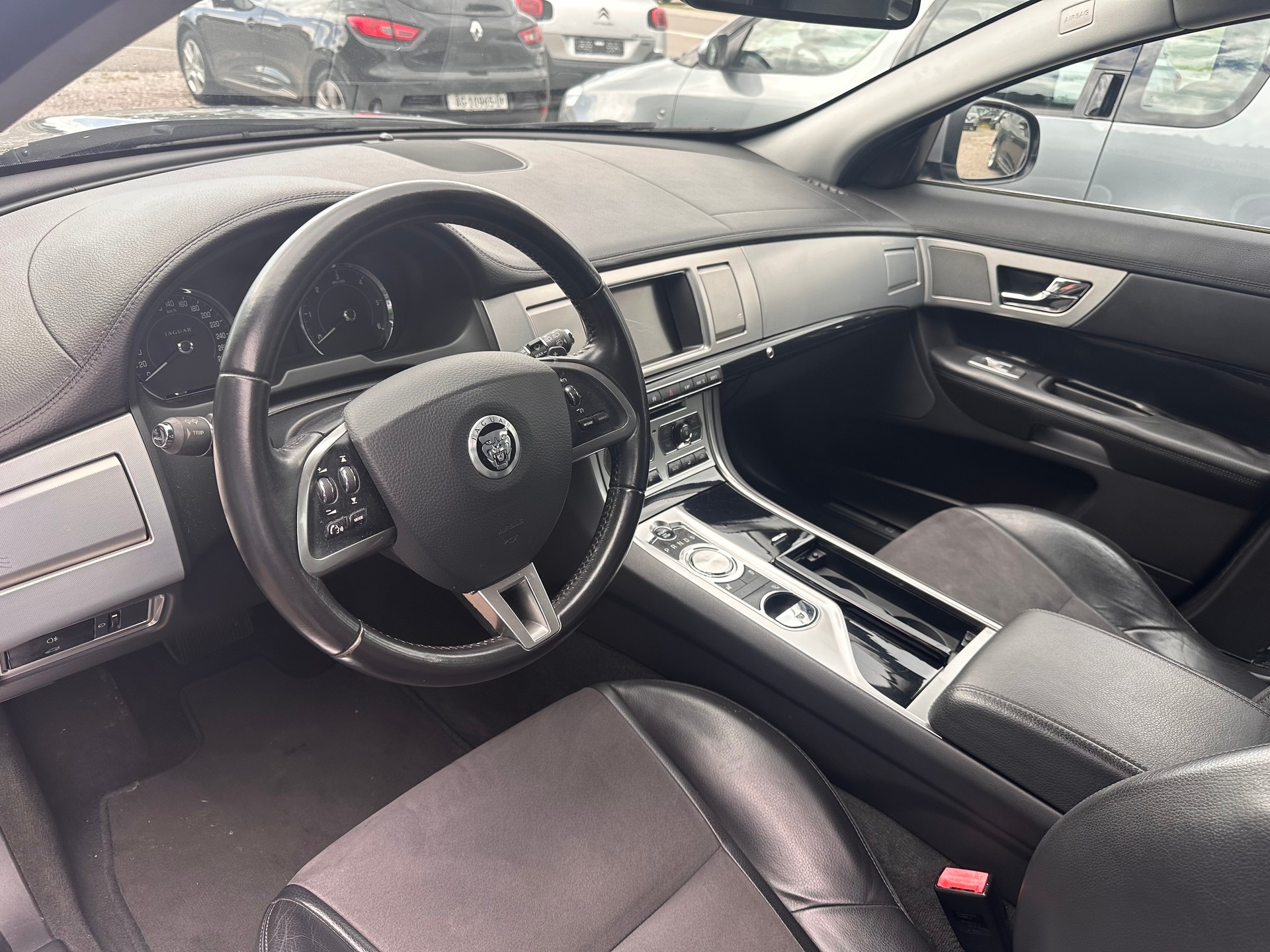 JAGUAR XF Sportbrake 2.2d Premium Luxury-image-3
