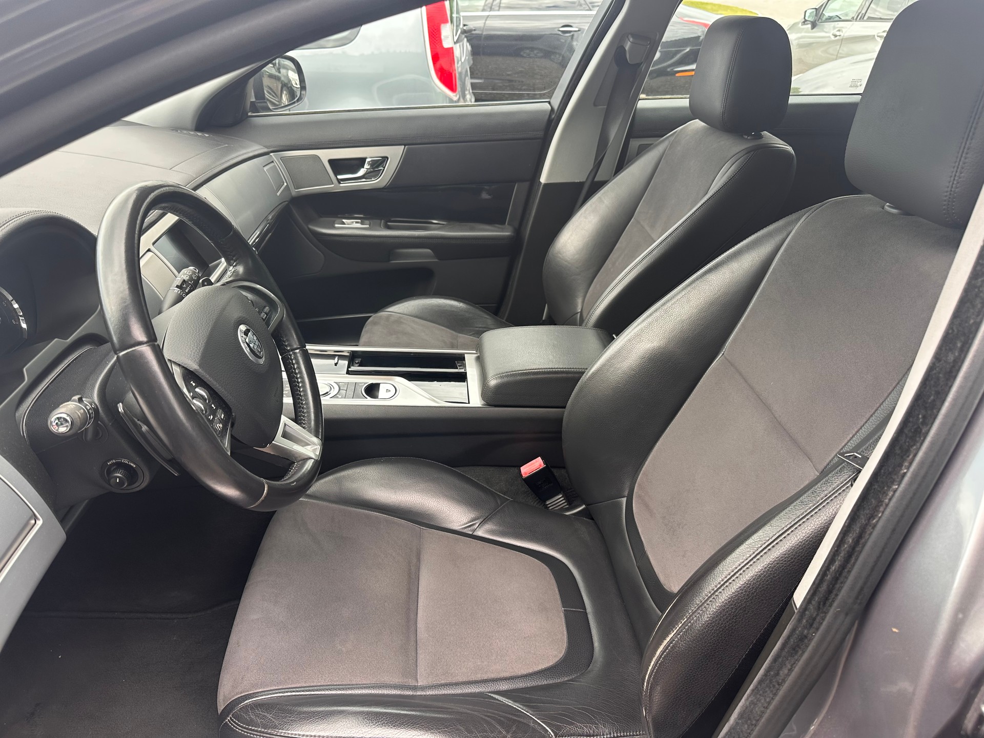 JAGUAR XF Sportbrake 2.2d Premium Luxury-image-4