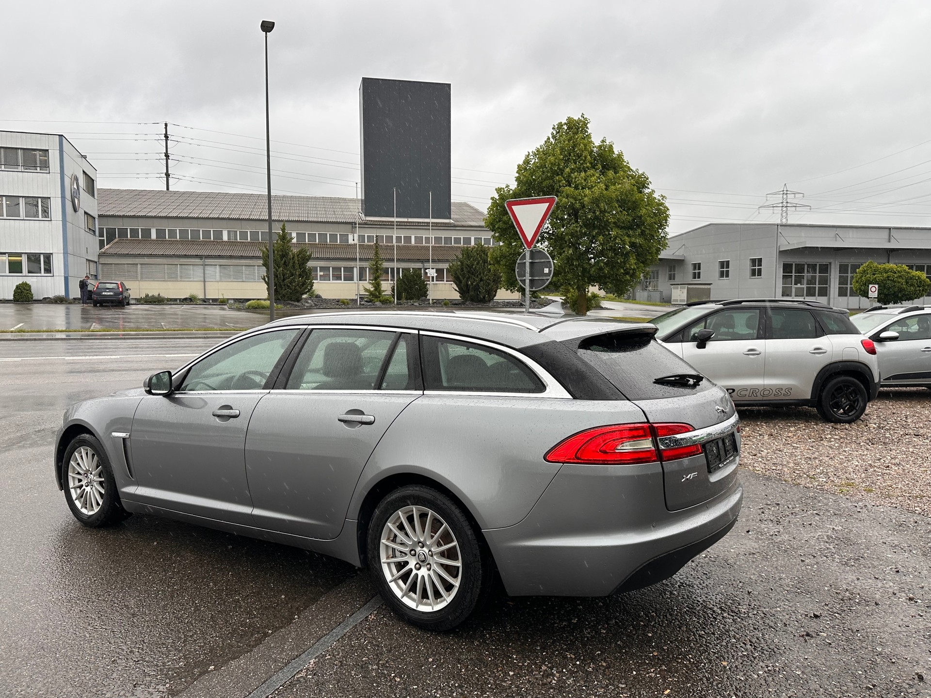 JAGUAR XF Sportbrake 2.2d Premium Luxury-image-8
