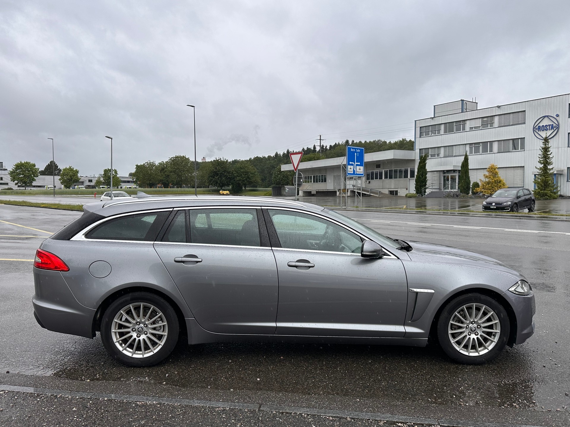 JAGUAR XF Sportbrake 2.2d Premium Luxury-image-13