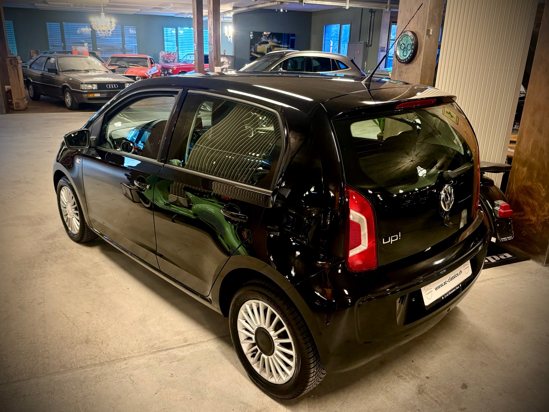 VW Up 1.0 black up Art on Ice ASG-image-13