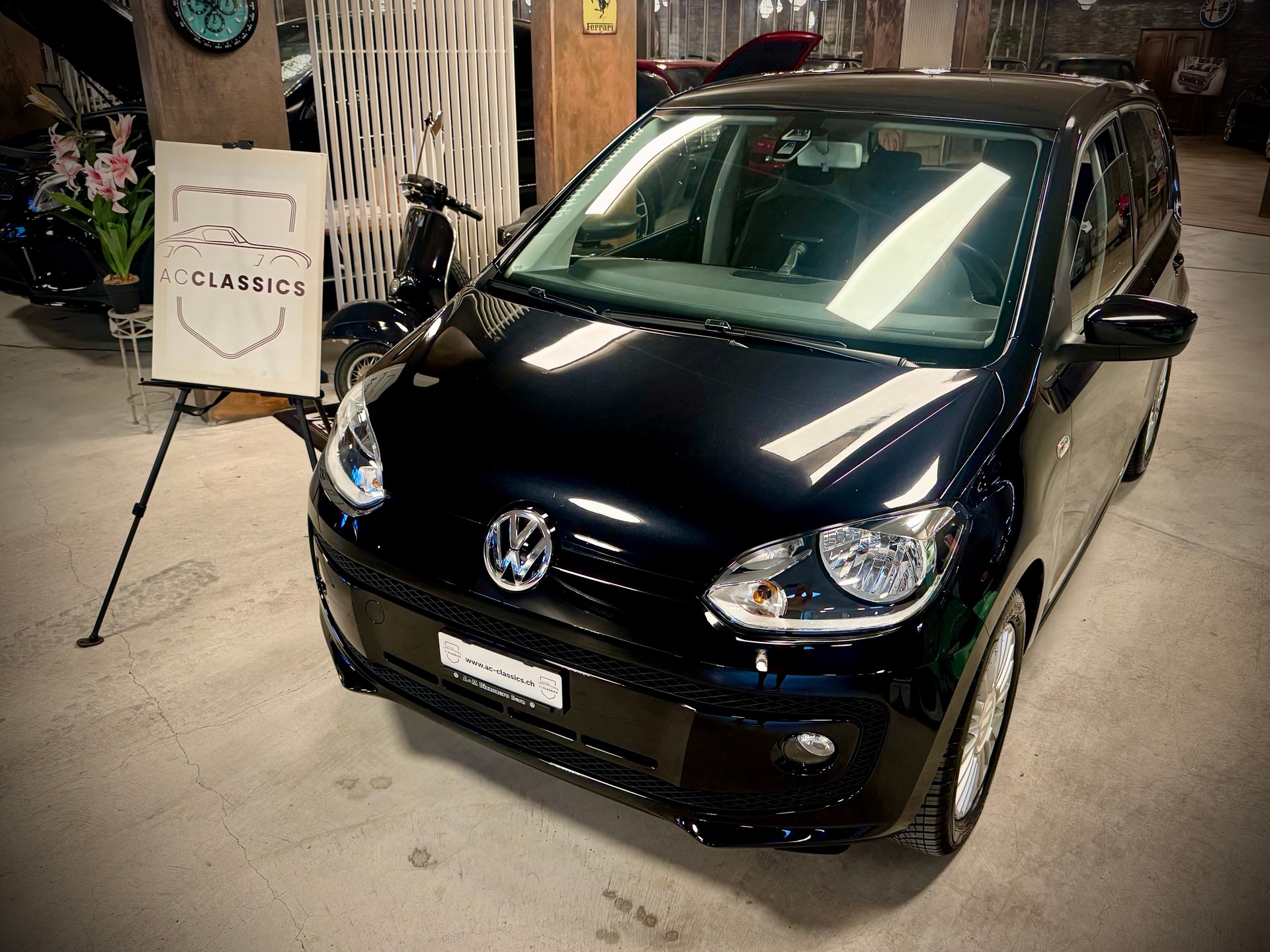 VW Up 1.0 black up Art on Ice ASG