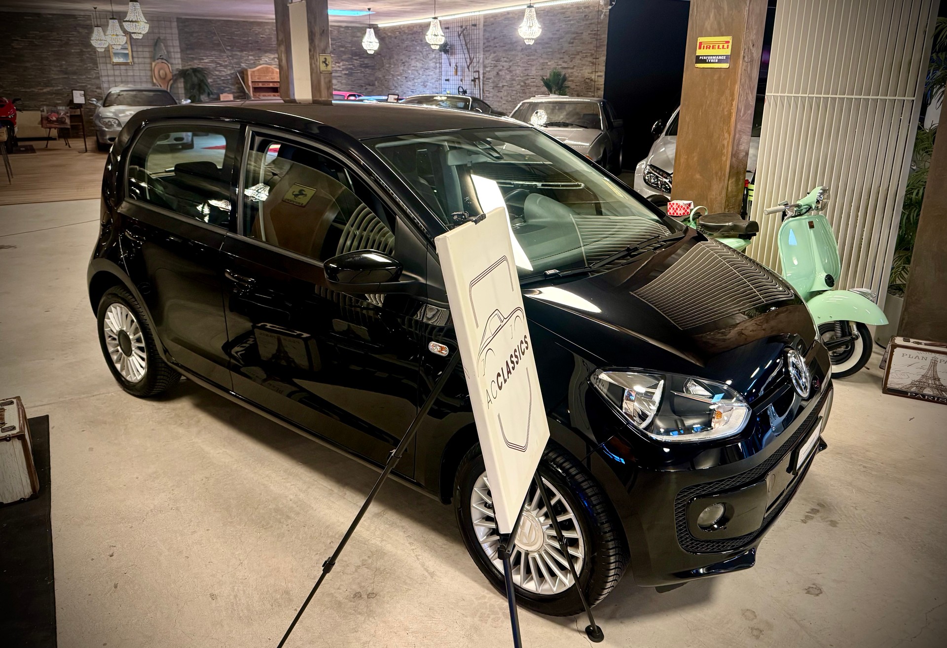 VW Up 1.0 black up Art on Ice ASG-image-5