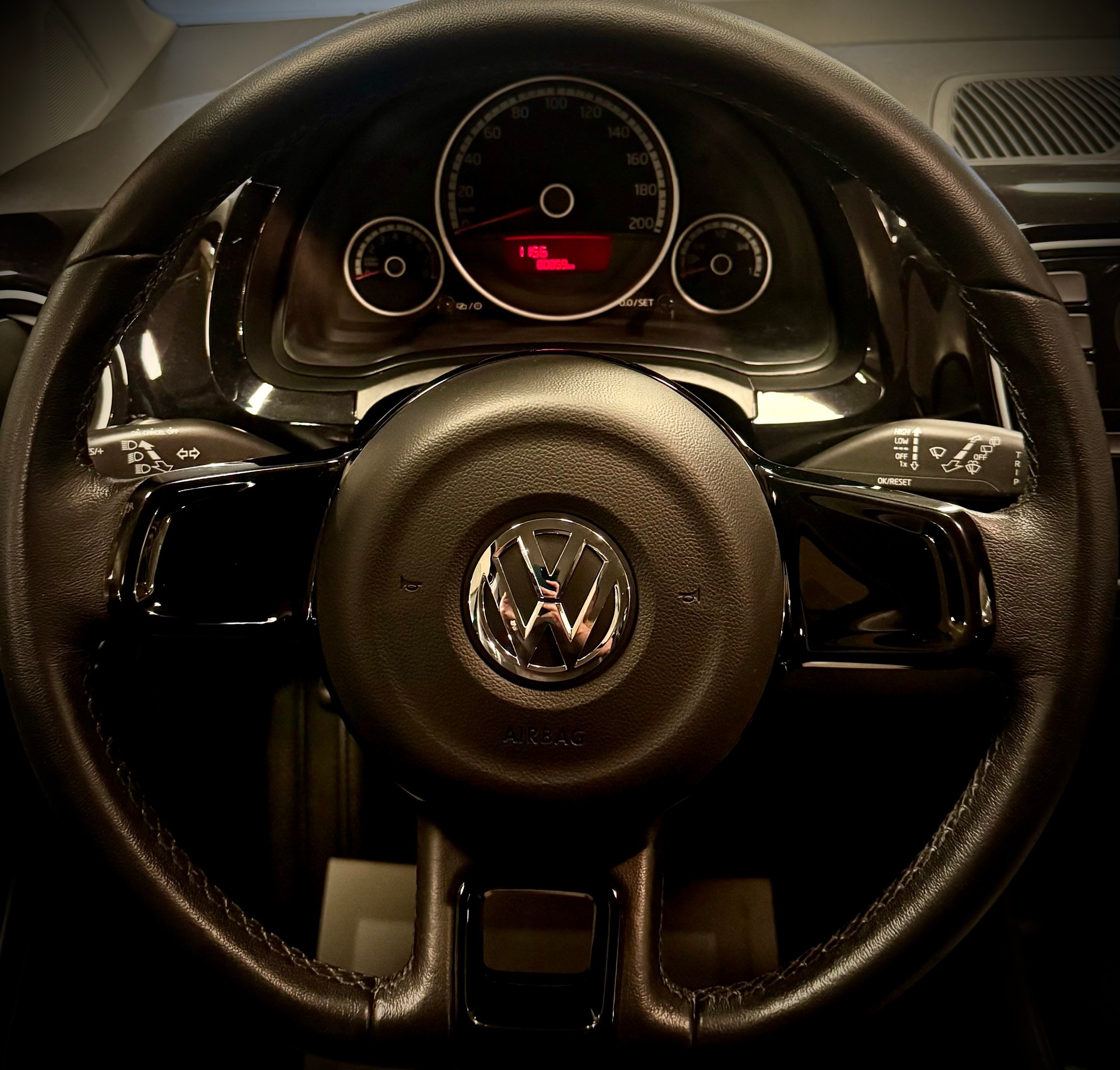 VW Up 1.0 black up Art on Ice ASG-image-17
