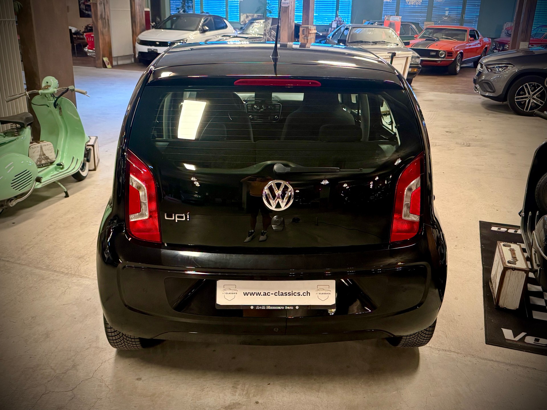 VW Up 1.0 black up Art on Ice ASG-image-8