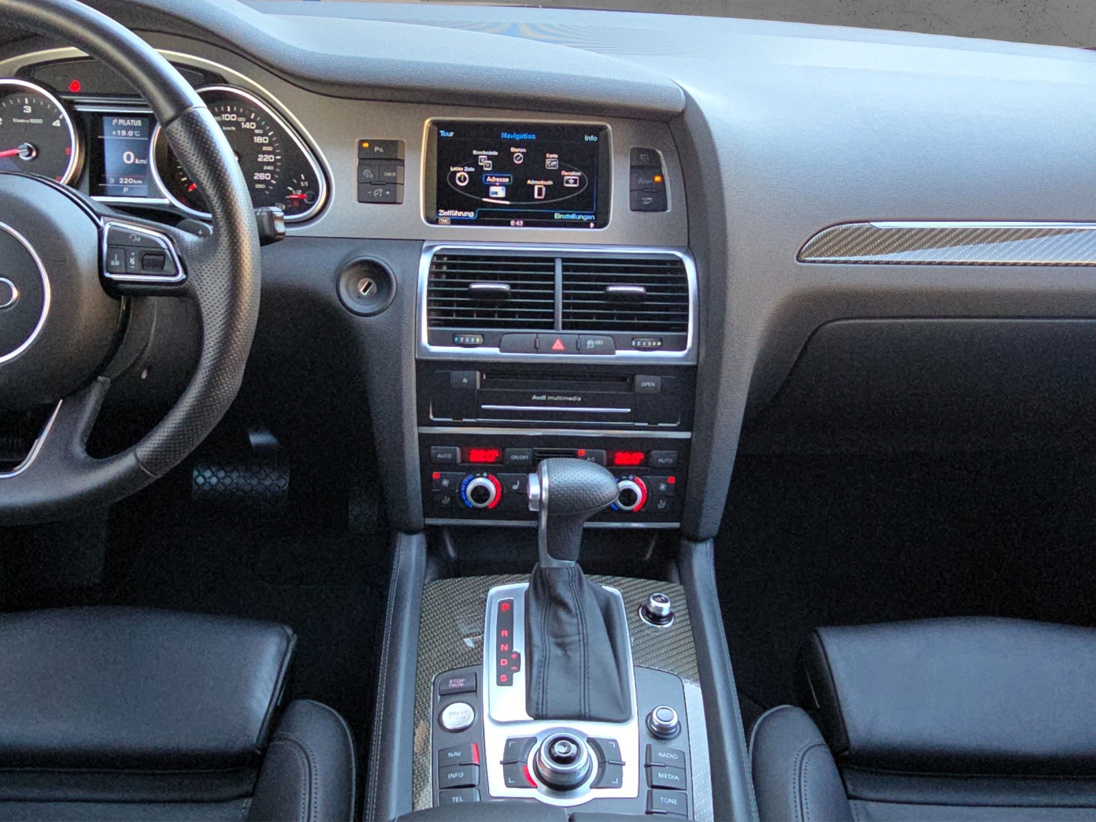 AUDI Q7 3.0 TDI quattro tiptronic 7-Sitzer mit AHK Luftfederung-image-12