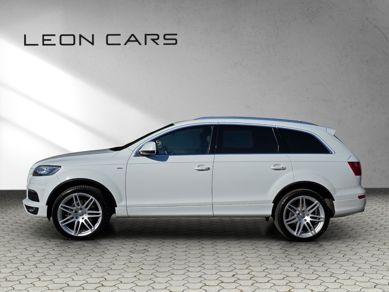 AUDI Q7 3.0 TDI quattro tiptronic 7-Sitzer mit AHK Luftfederung-image-7