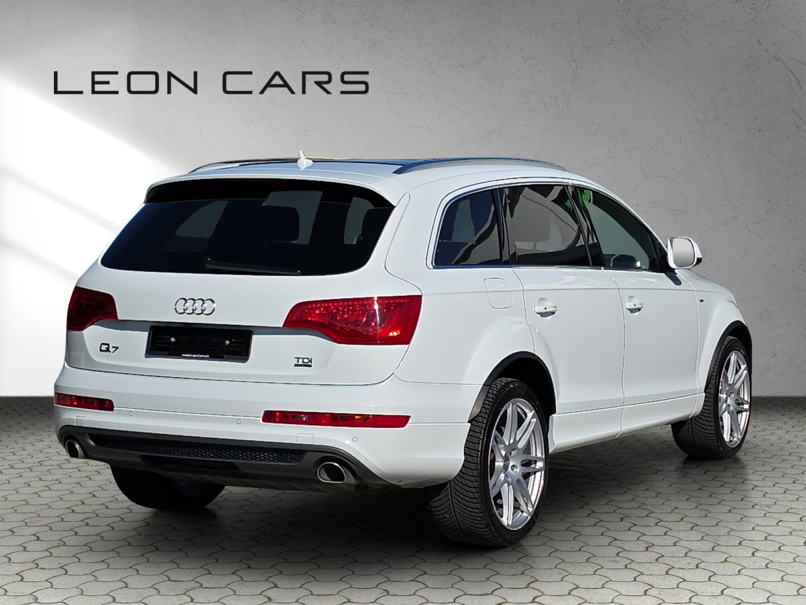 AUDI Q7 3.0 TDI quattro tiptronic 7-Sitzer mit AHK Luftfederung-image-4