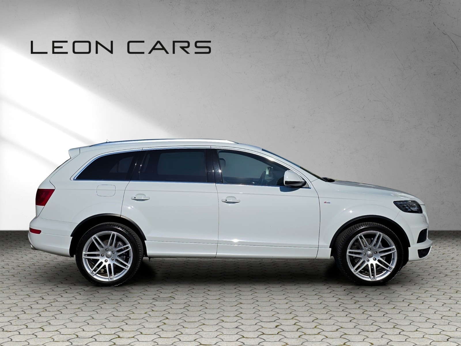 AUDI Q7 3.0 TDI quattro tiptronic 7-Sitzer mit AHK Luftfederung-showroom-element-3