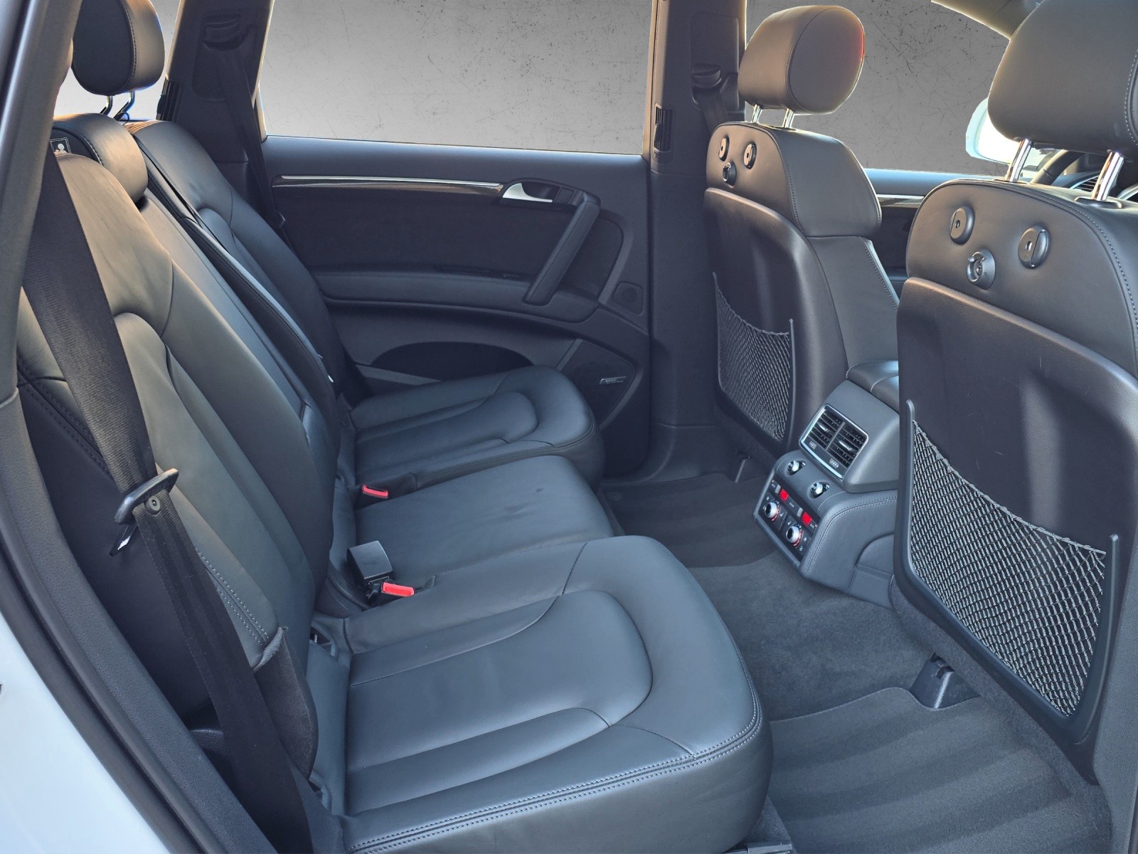 AUDI Q7 3.0 TDI quattro tiptronic 7-Sitzer mit AHK Luftfederung-image-15