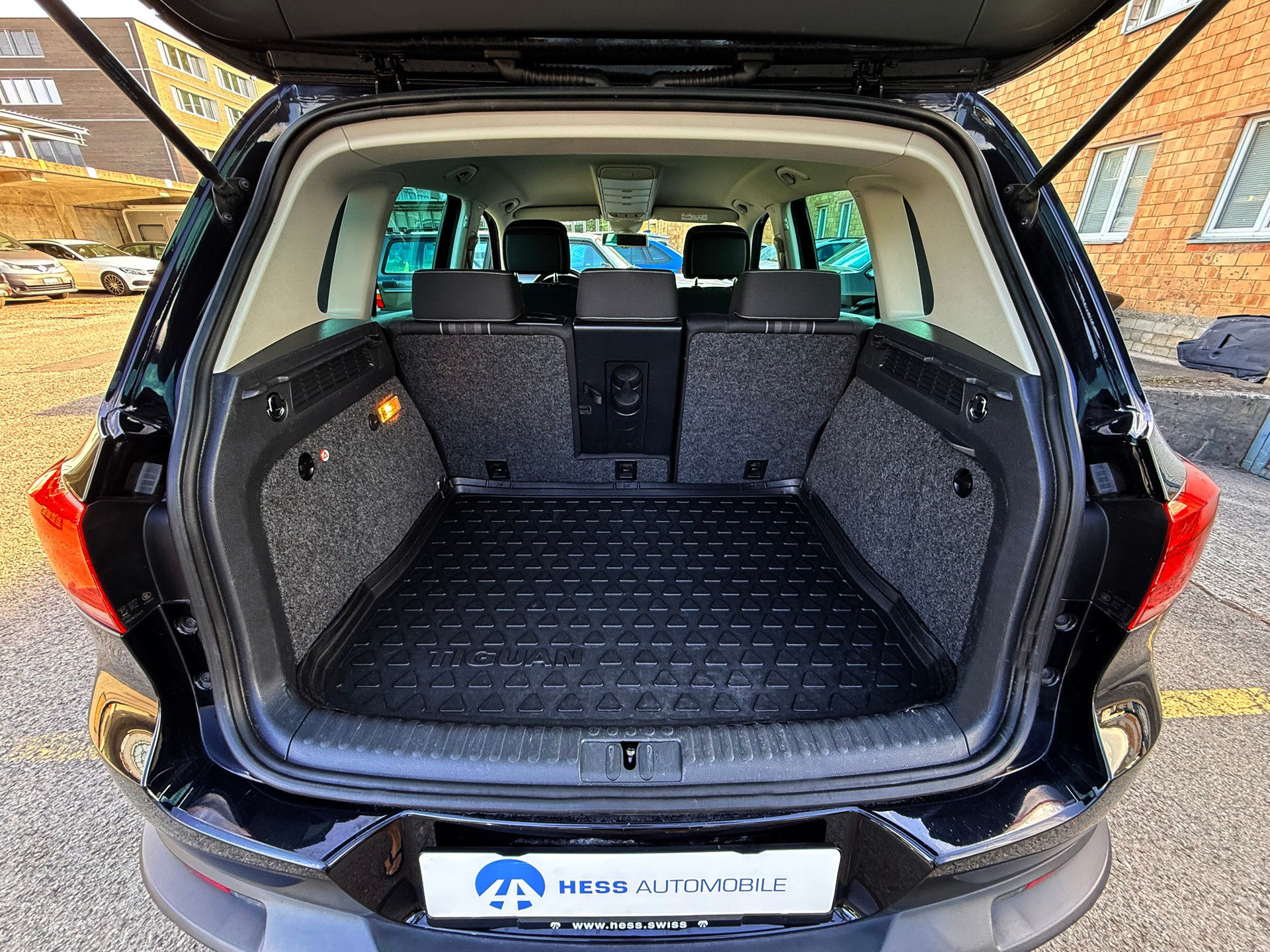 VW Tiguan 2.0 TDI Lounge 4Motion DSG Automat-image-10