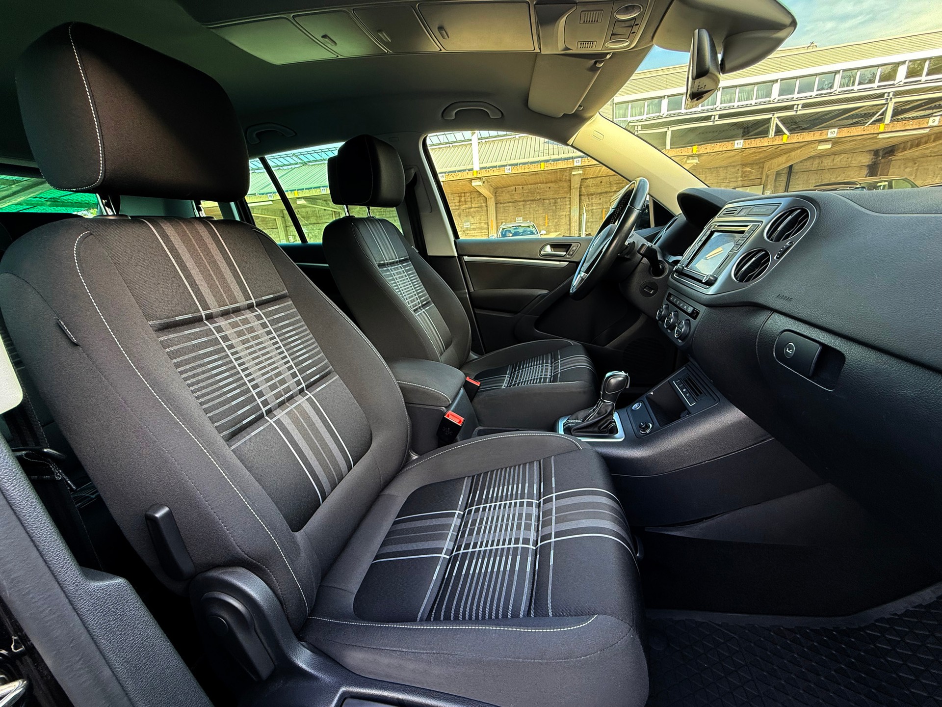 VW Tiguan 2.0 TDI Lounge 4Motion DSG Automat-image-17