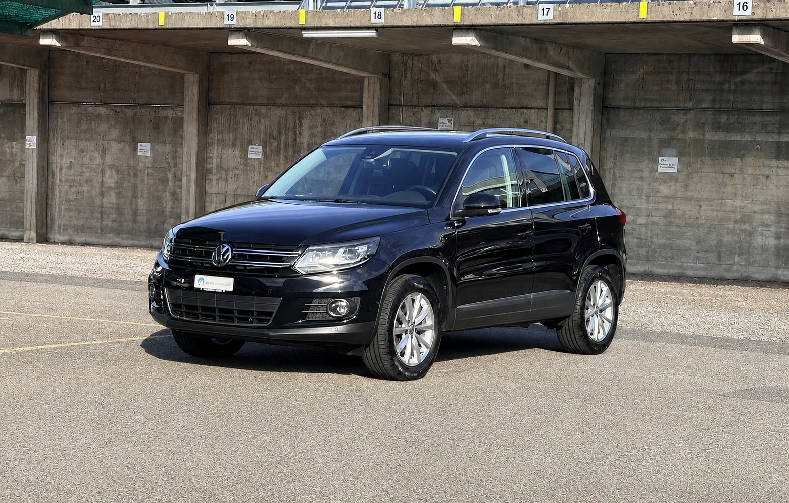 VW Tiguan 2.0 TDI Lounge 4Motion DSG Automat-image-11