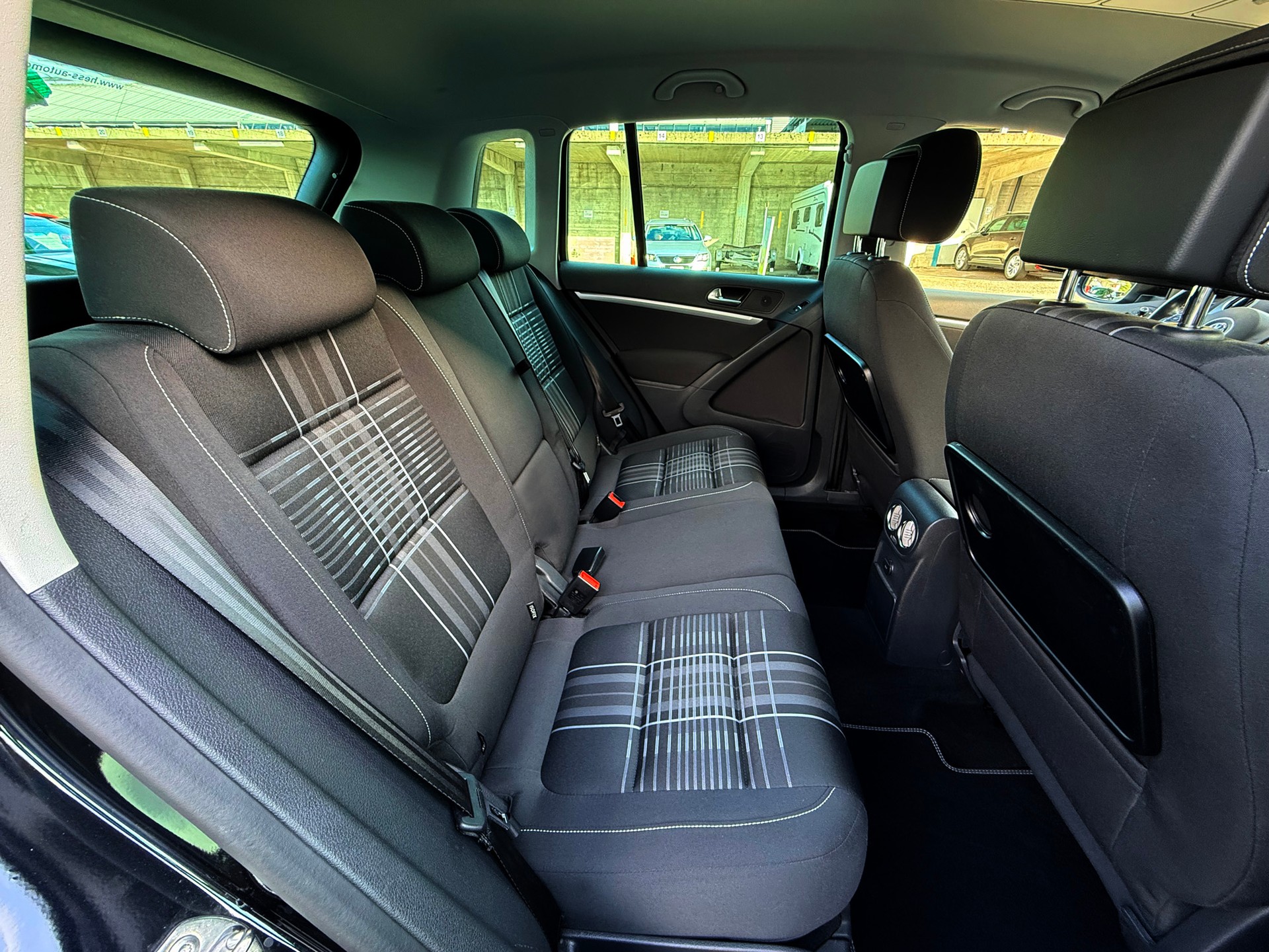 VW Tiguan 2.0 TDI Lounge 4Motion DSG Automat-image-9