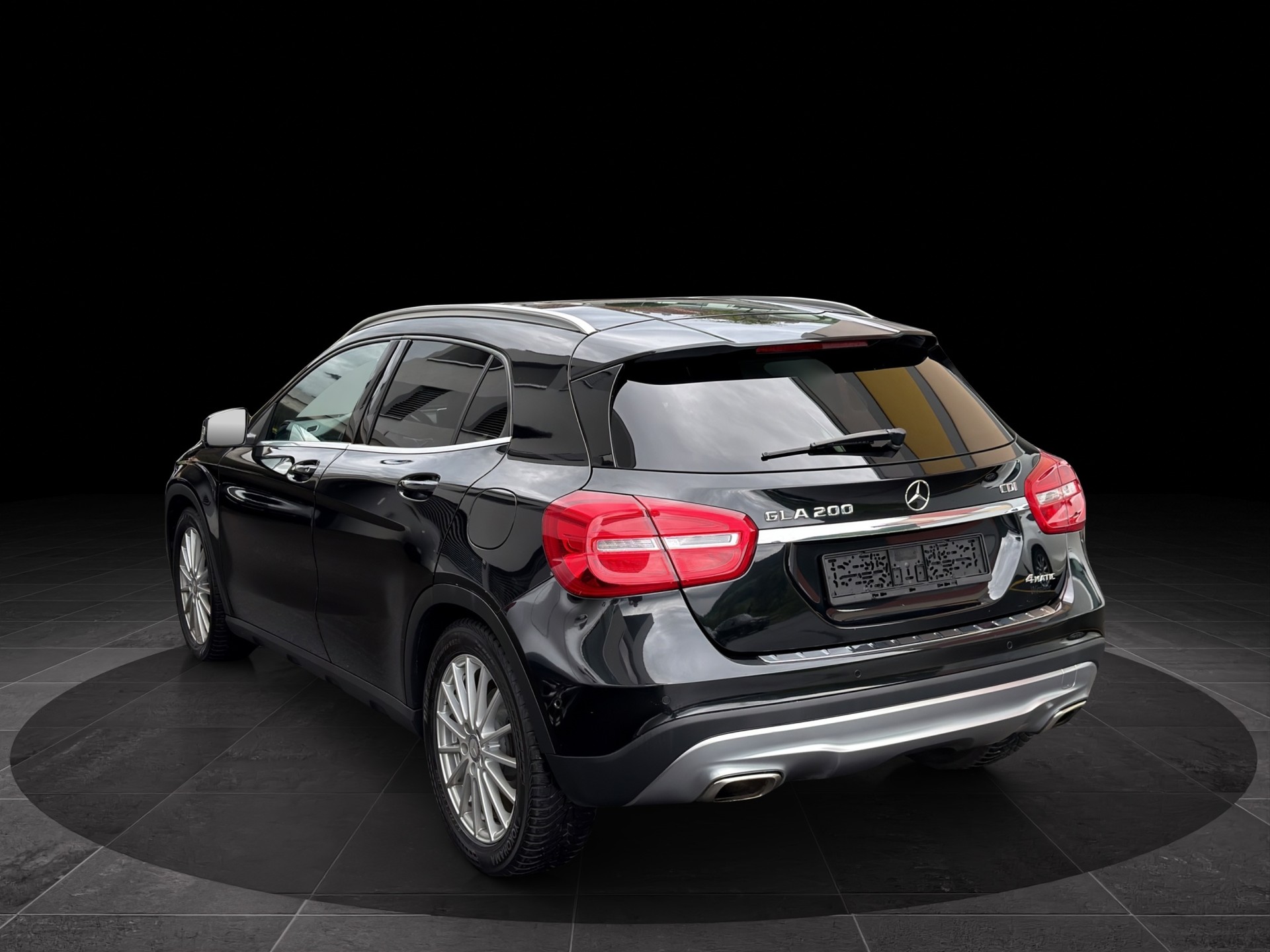MERCEDES-BENZ GLA 200 CDI Swiss Star Edition 4Matic 7G-DCT-showroom-element-3