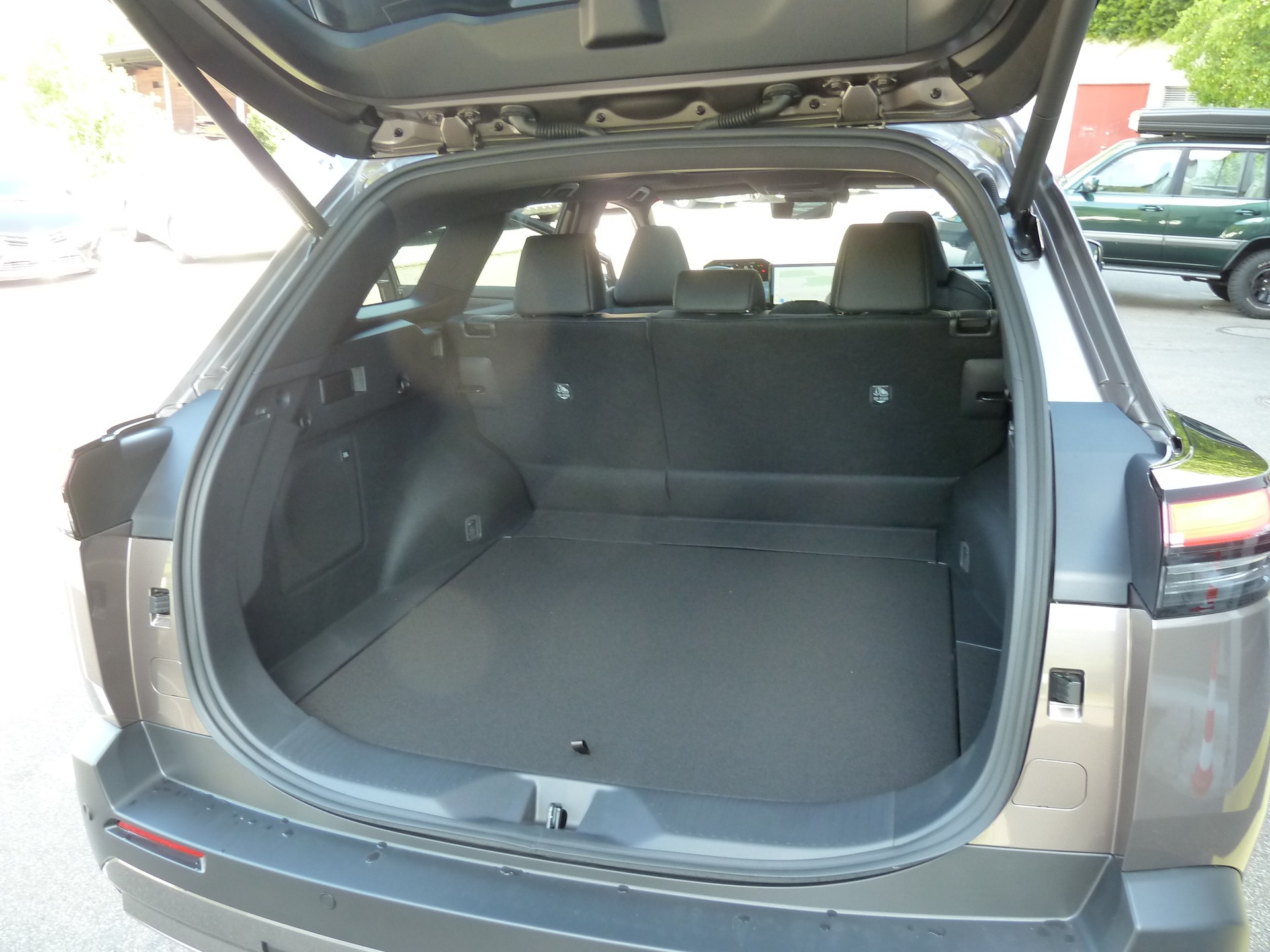 TOYOTA BZ4X TOURING Prmium AWD (4x4)-image-14