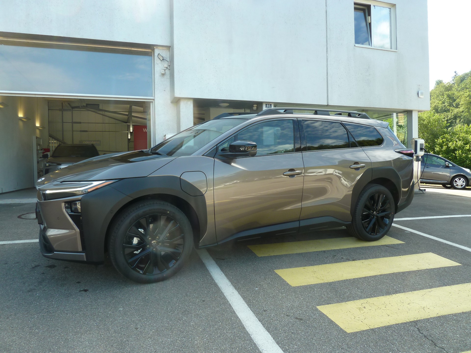 TOYOTA BZ4X TOURING Prmium AWD (4x4)-showroom-element-3