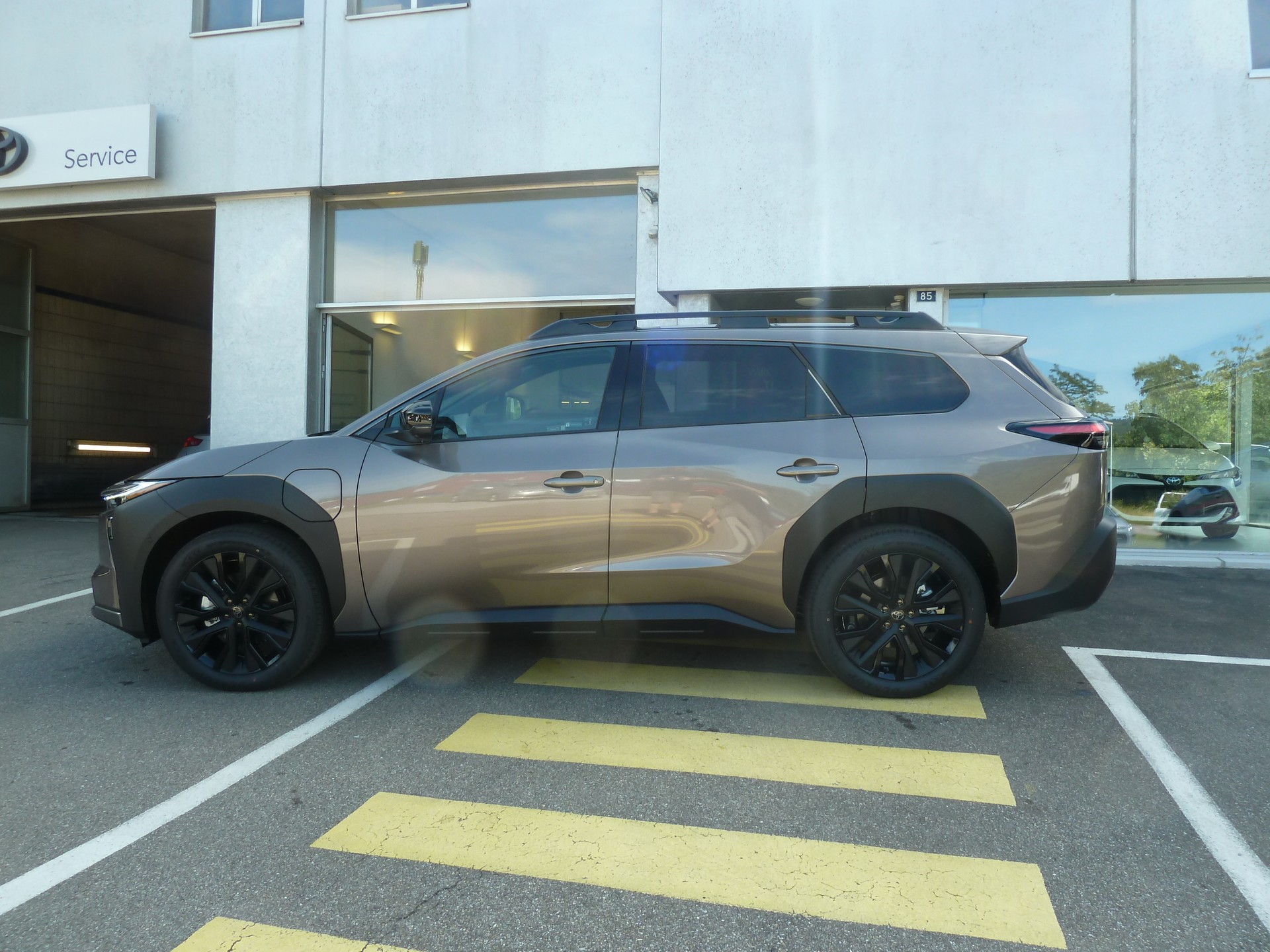 TOYOTA BZ4X TOURING Prmium AWD (4x4)-image-4