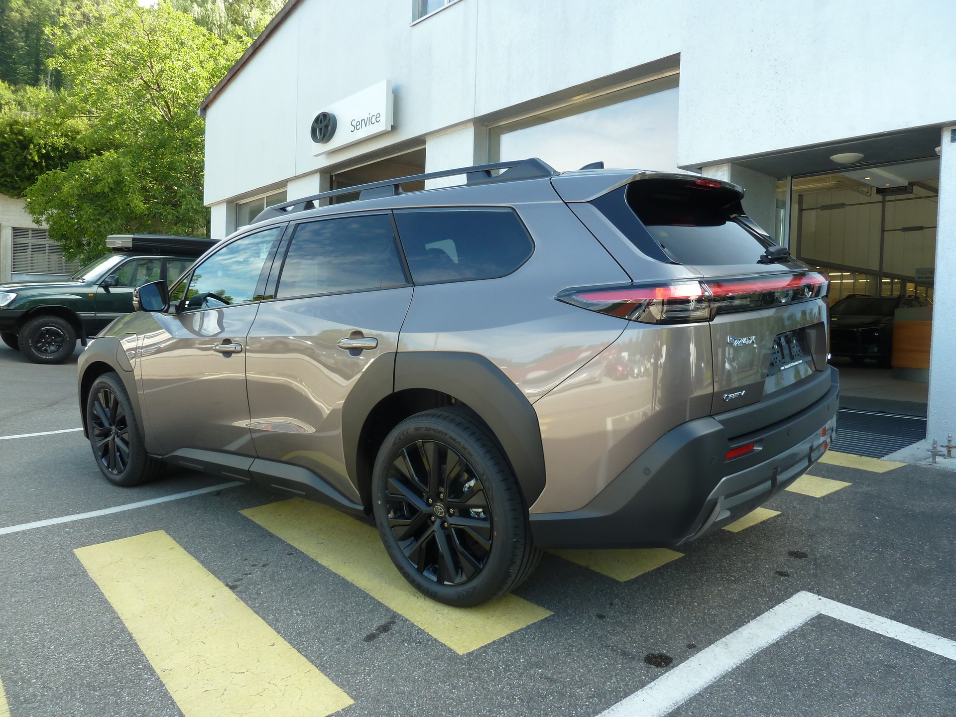 TOYOTA BZ4X TOURING Prmium AWD (4x4)-image-5