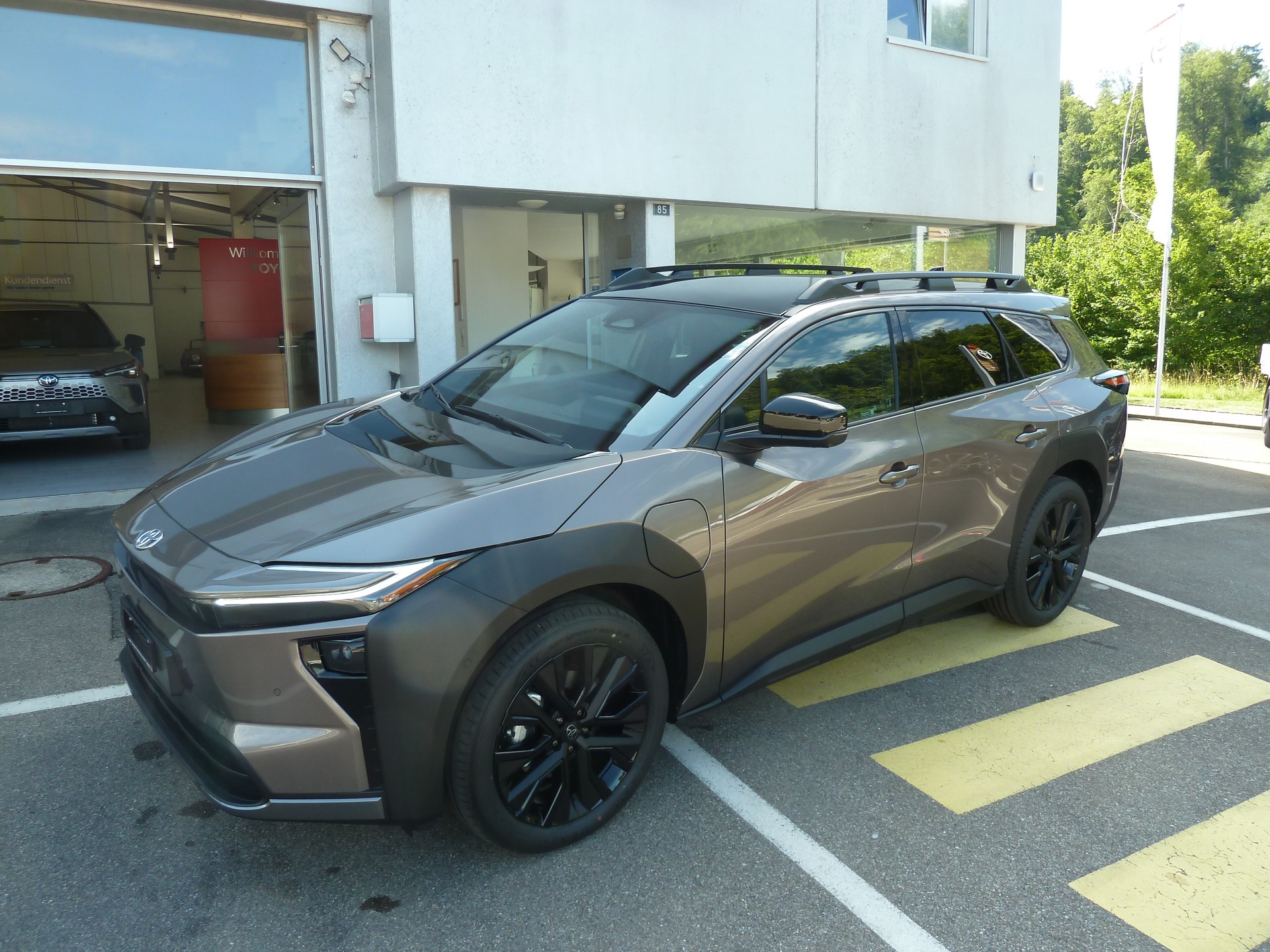 TOYOTA BZ4X TOURING Prmium AWD (4x4)-showroom-element-1