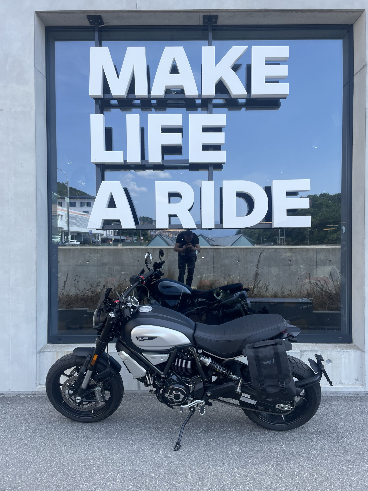 DUCATI Scrambler 1100 Dark Pro-image-2
