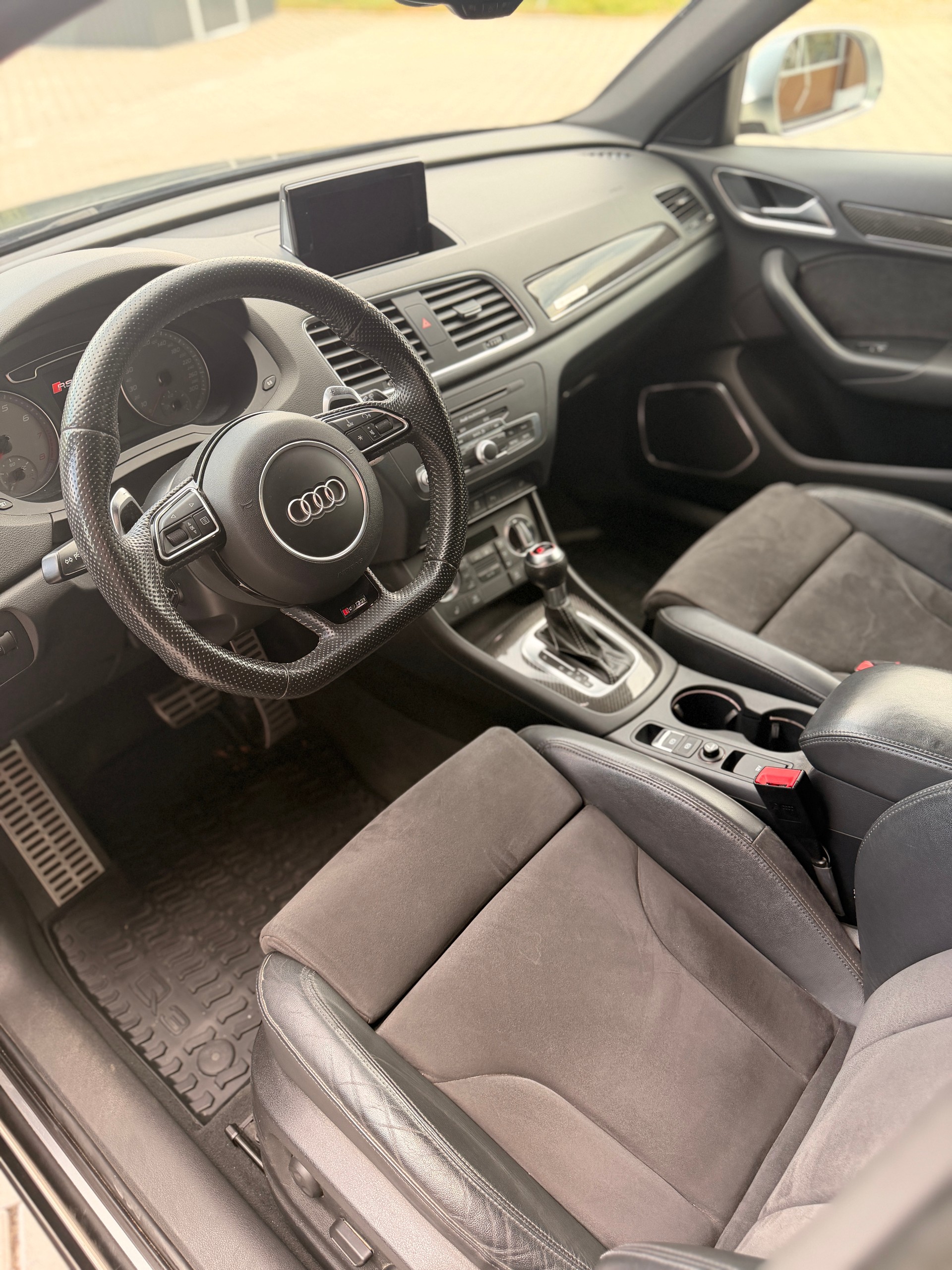 AUDI RS Q3 2.5 TFSI quattro S-tronic-image-5