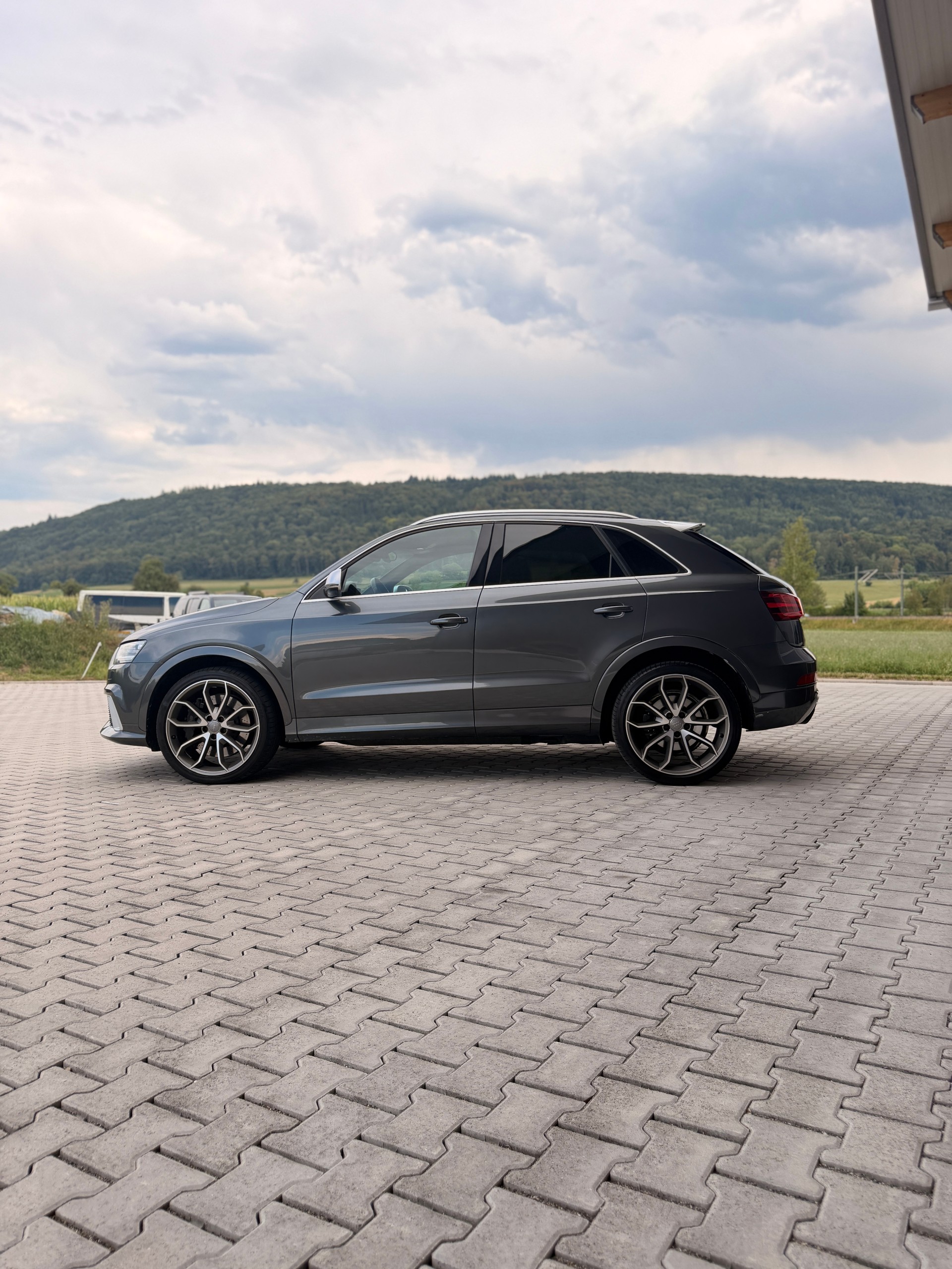 AUDI RS Q3 2.5 TFSI quattro S-tronic-image-3