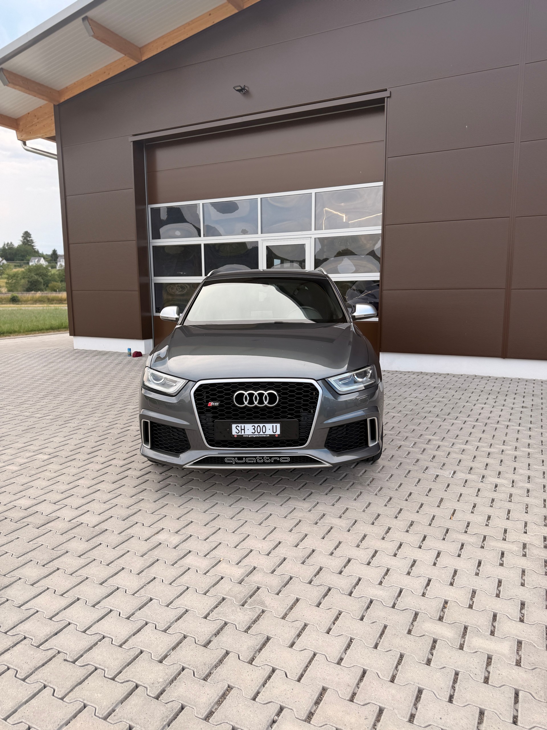 AUDI RS Q3 2.5 TFSI quattro S-tronic-image-2