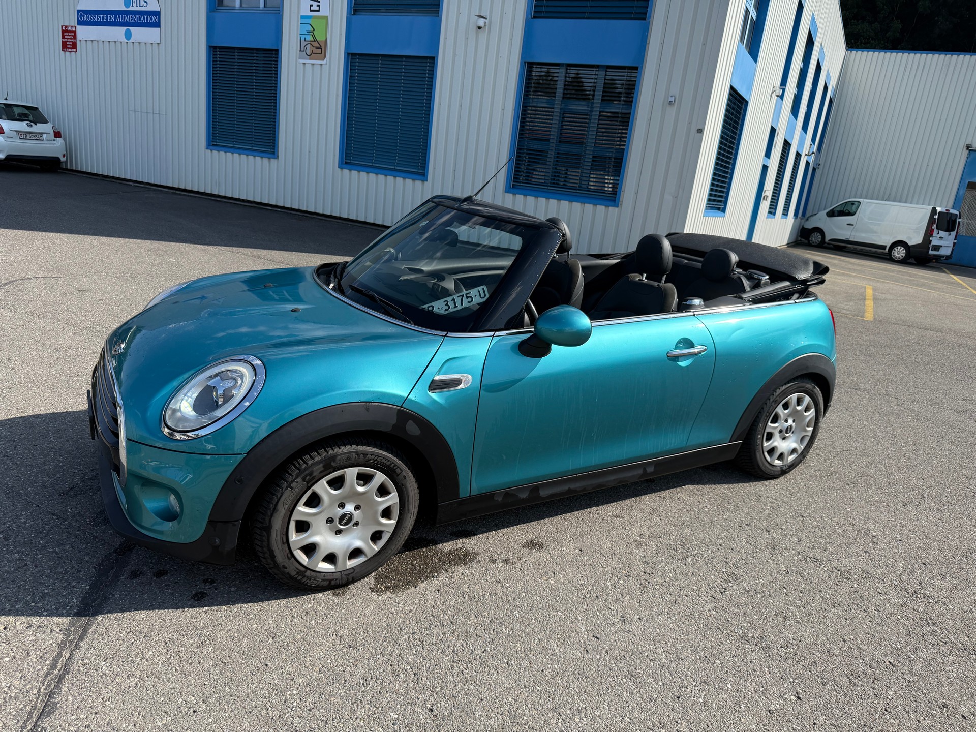 MINI Cooper Cabriolet-image-11