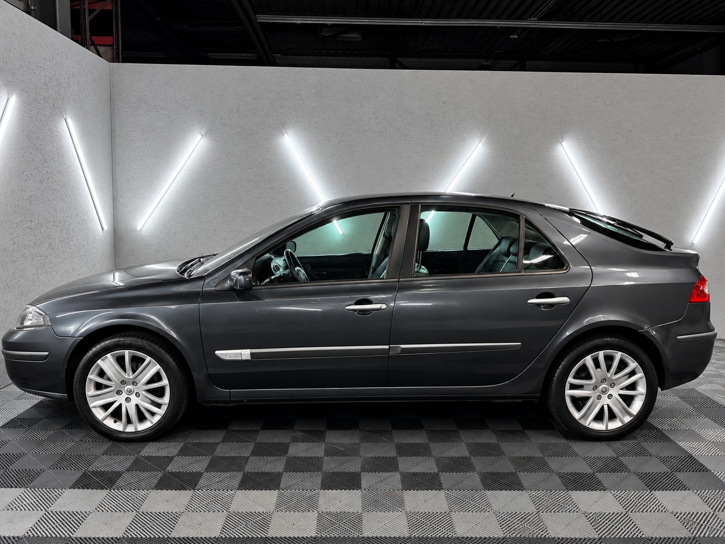 RENAULT Laguna 1.9 dCi Dynamique-image-3