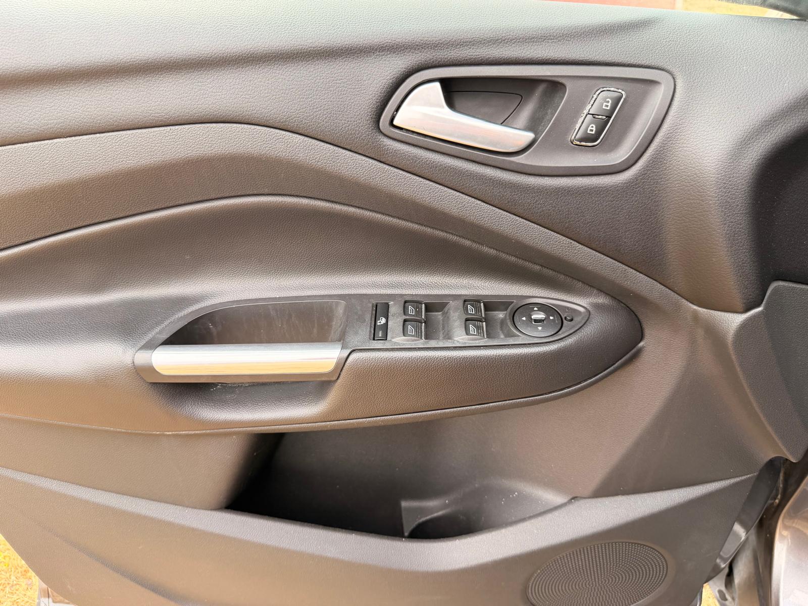 FORD Kuga 2.0 TDCi Titanium 4WD PowerShift-image-13