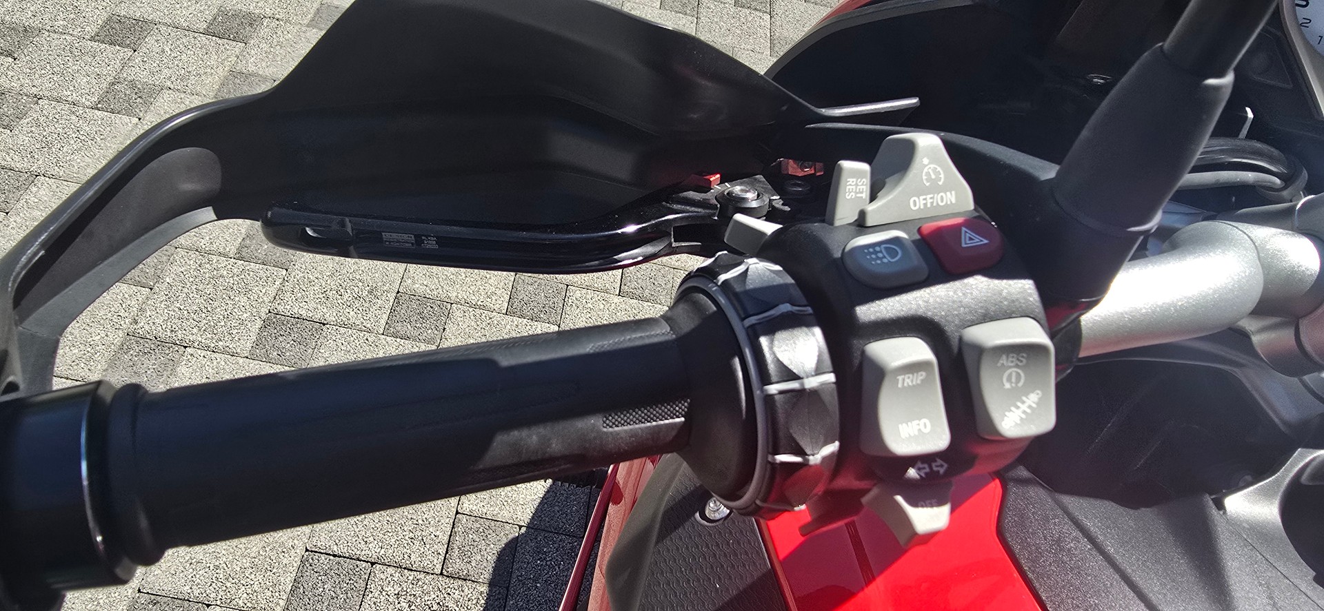 BMW S 1000 XR ABS-image-11