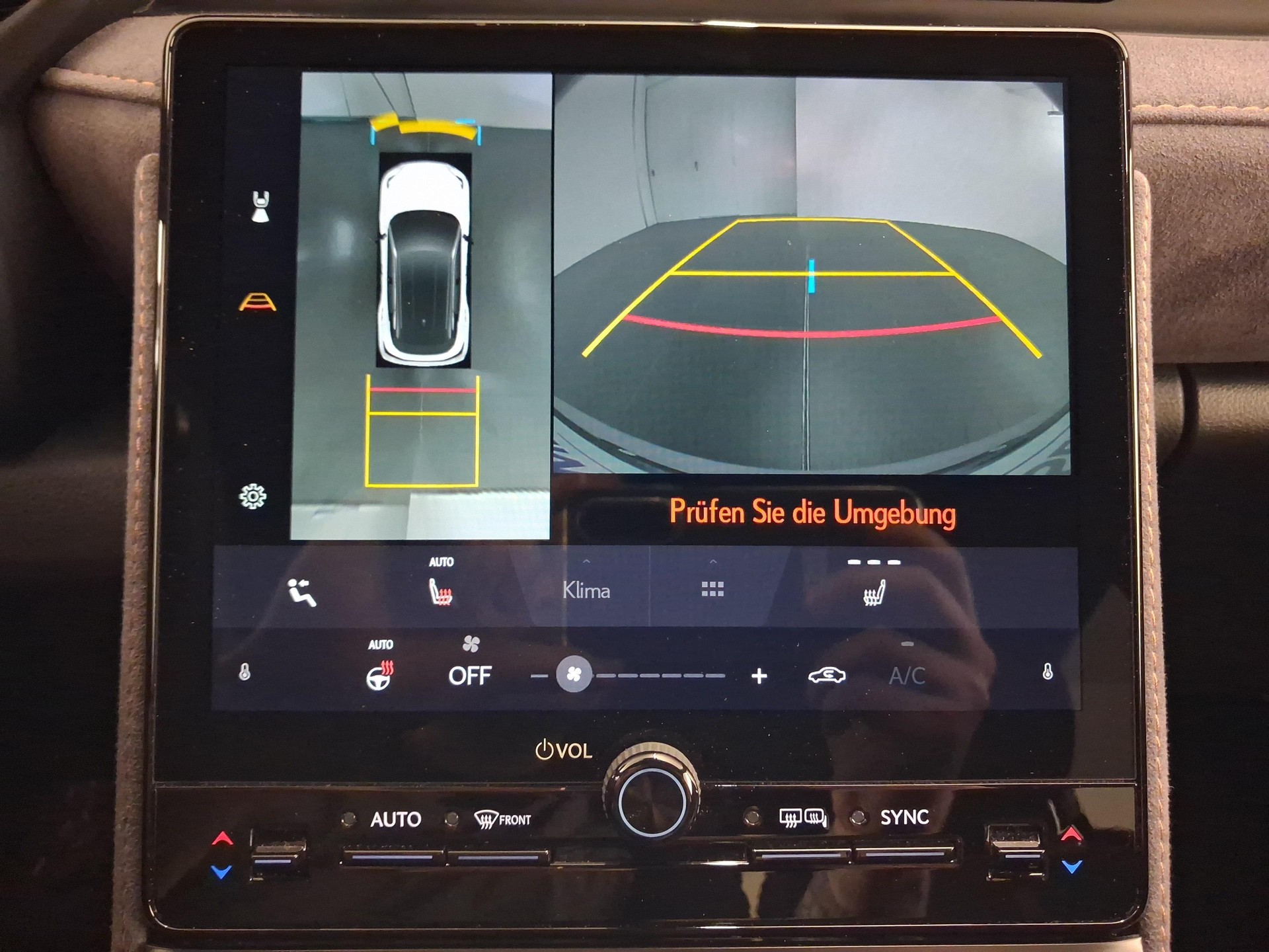 LEXUS LBX 1.5 Hybrid Cool AWD-image-13
