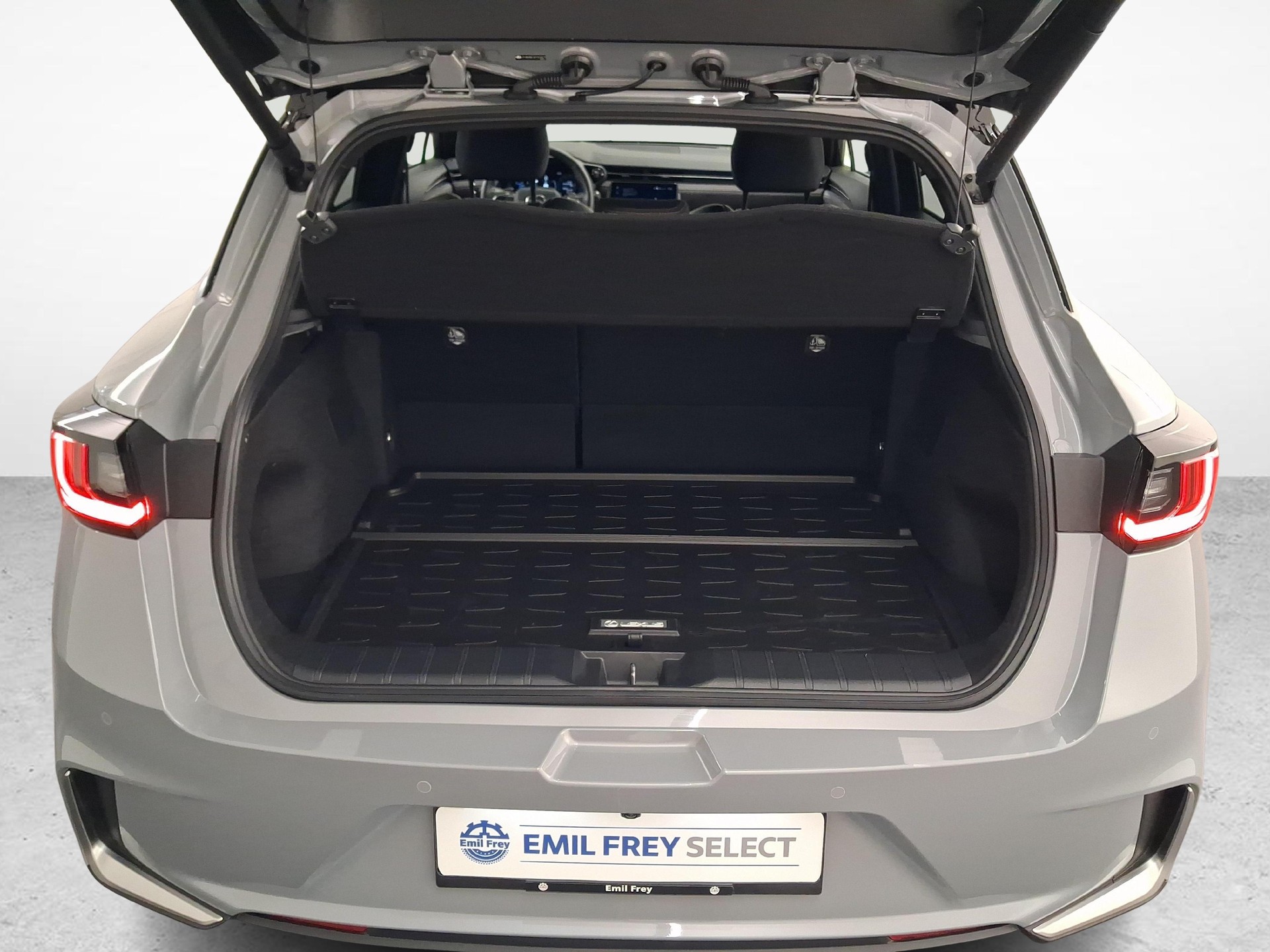 LEXUS LBX 1.5 Hybrid Cool AWD-image-11