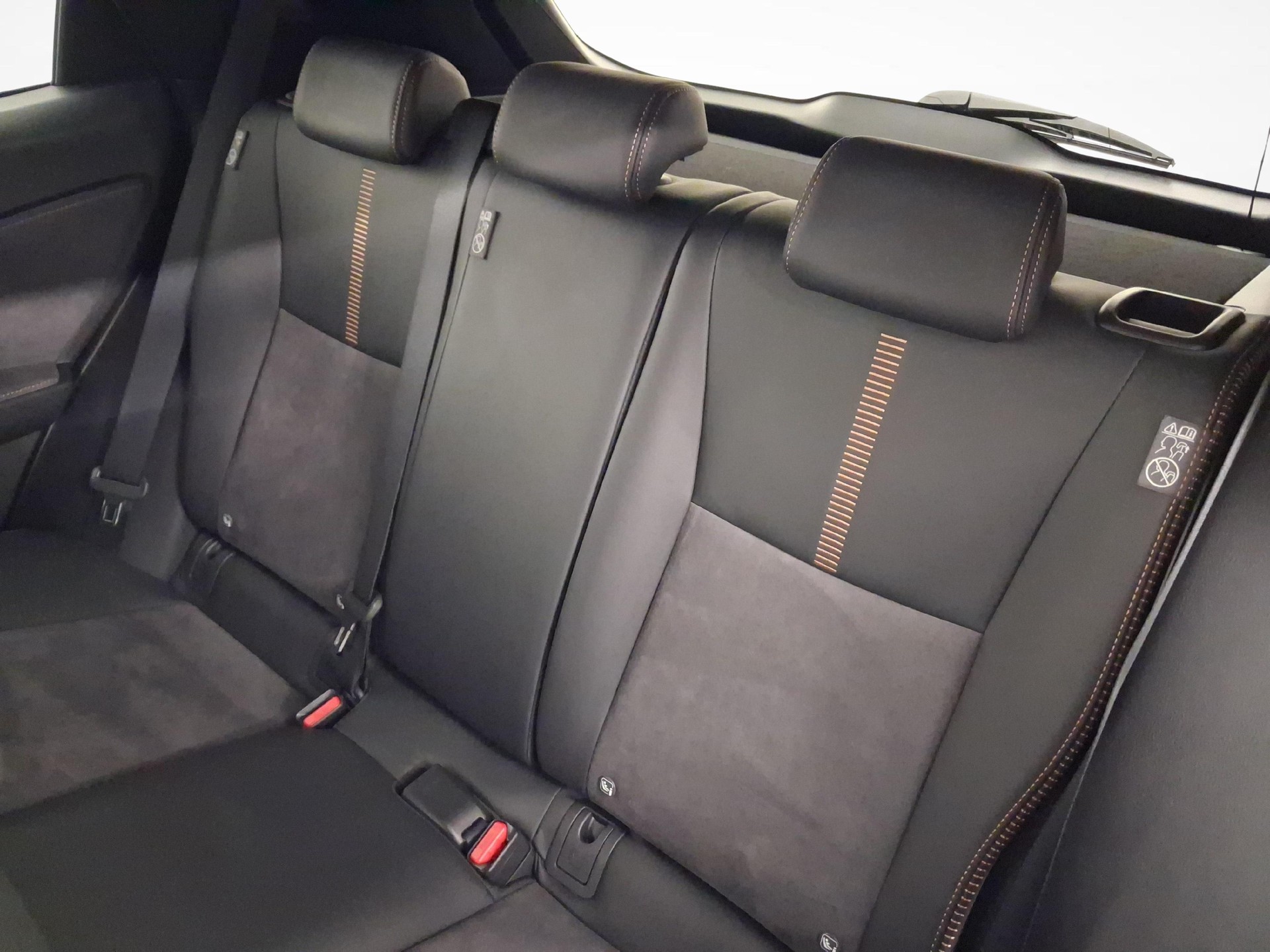 LEXUS LBX 1.5 Hybrid Cool AWD-image-10