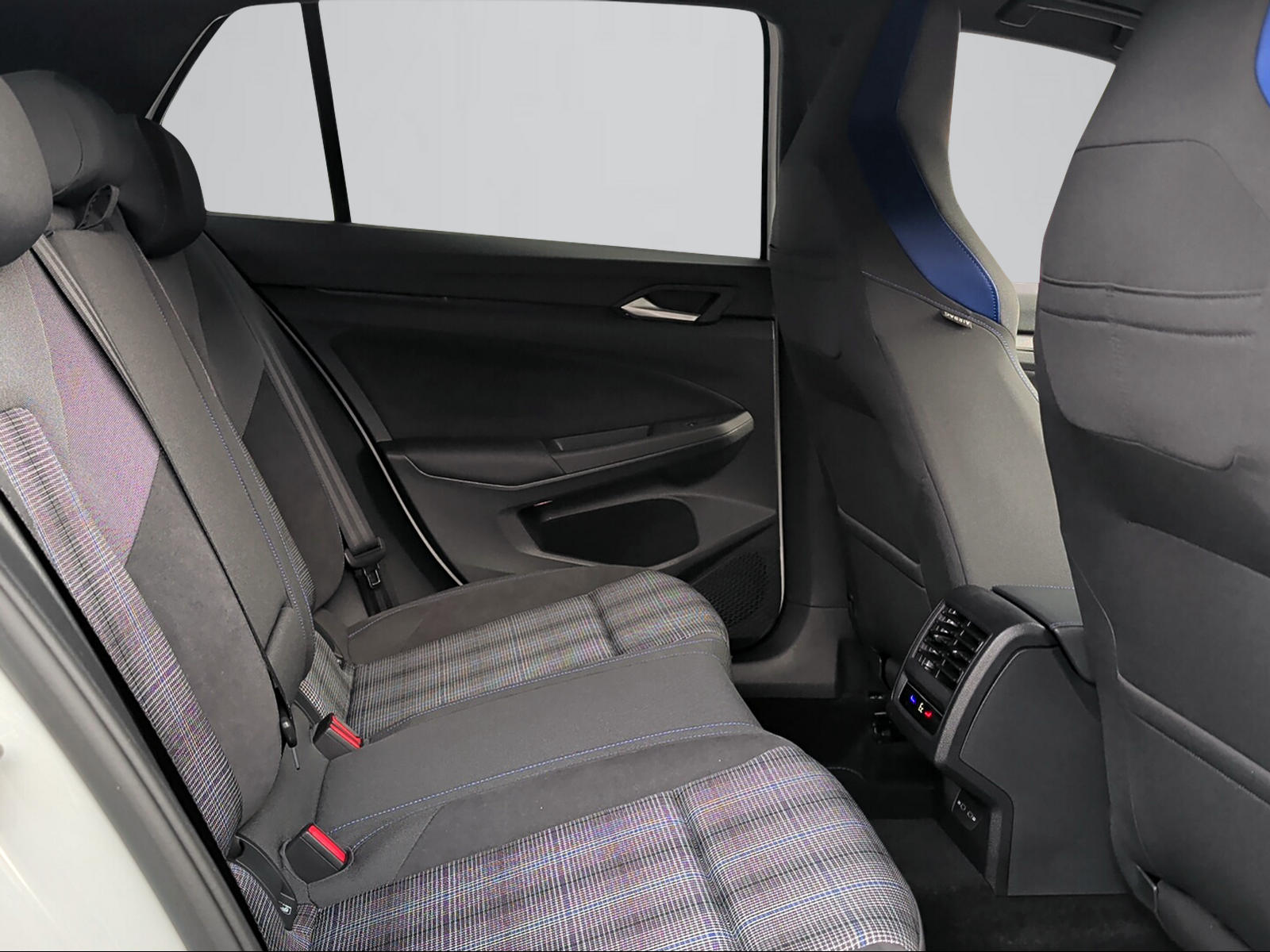 VW Golf 1.5 TSI PHEV GTE-image-8