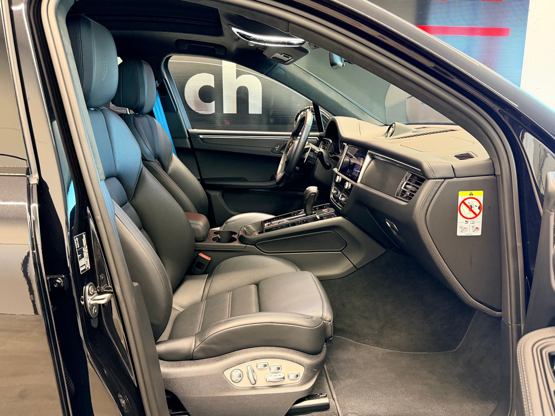 PORSCHE Macan GTS PDK-image-25