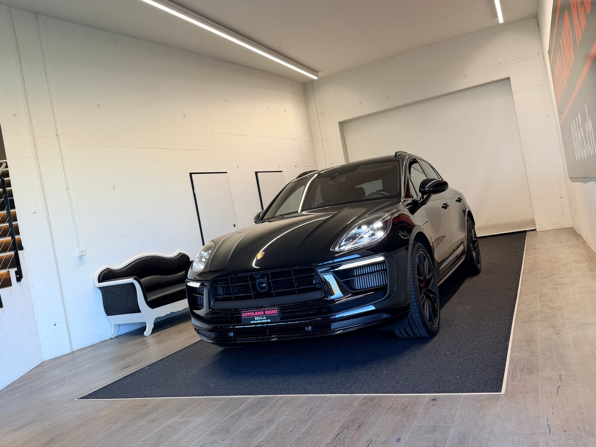 PORSCHE Macan GTS PDK-showroom-element-2